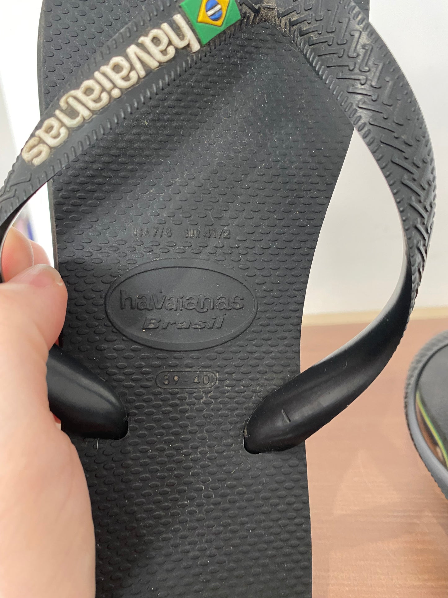 Havaianas Black Flip Flops Size 6-7