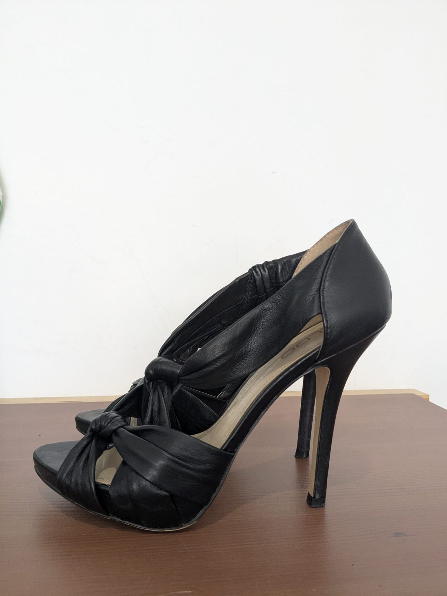 Aldo black leather knotted heels size 5