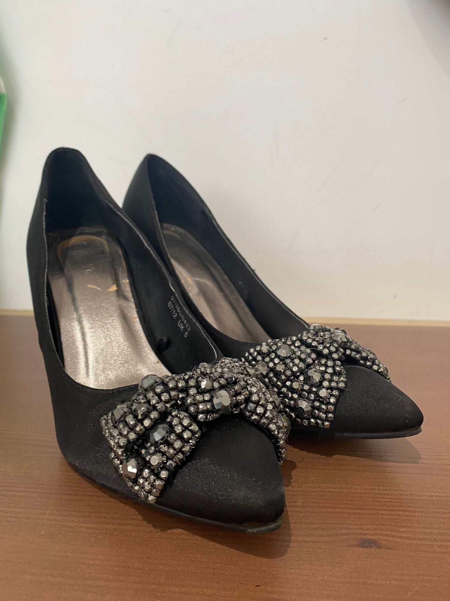 Crystal bow heels size 4