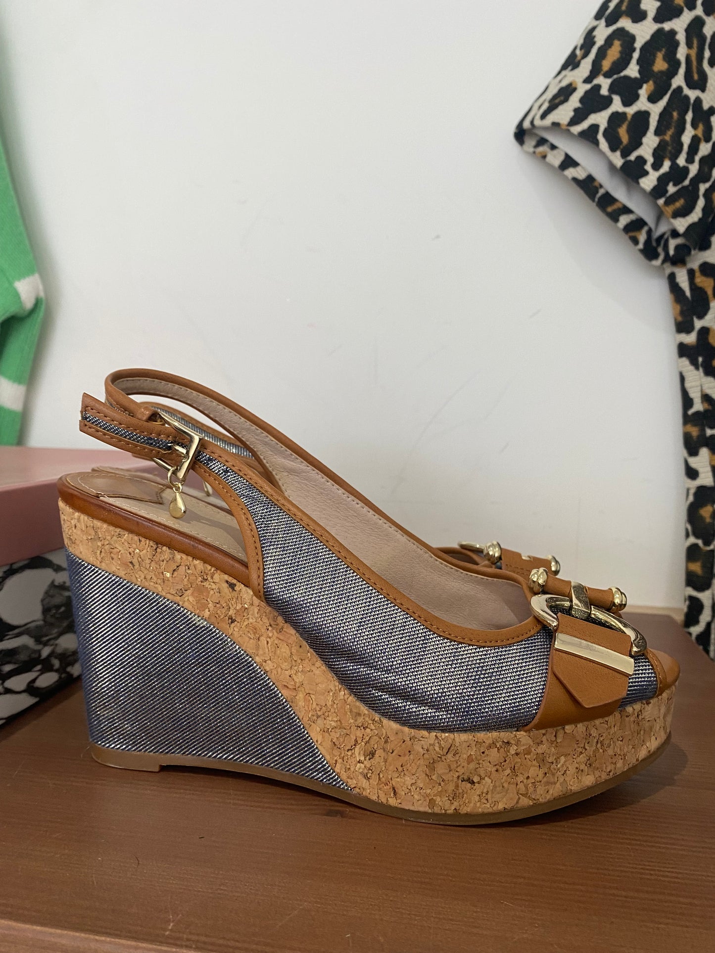 Moda in Pelle silver wedges size 4