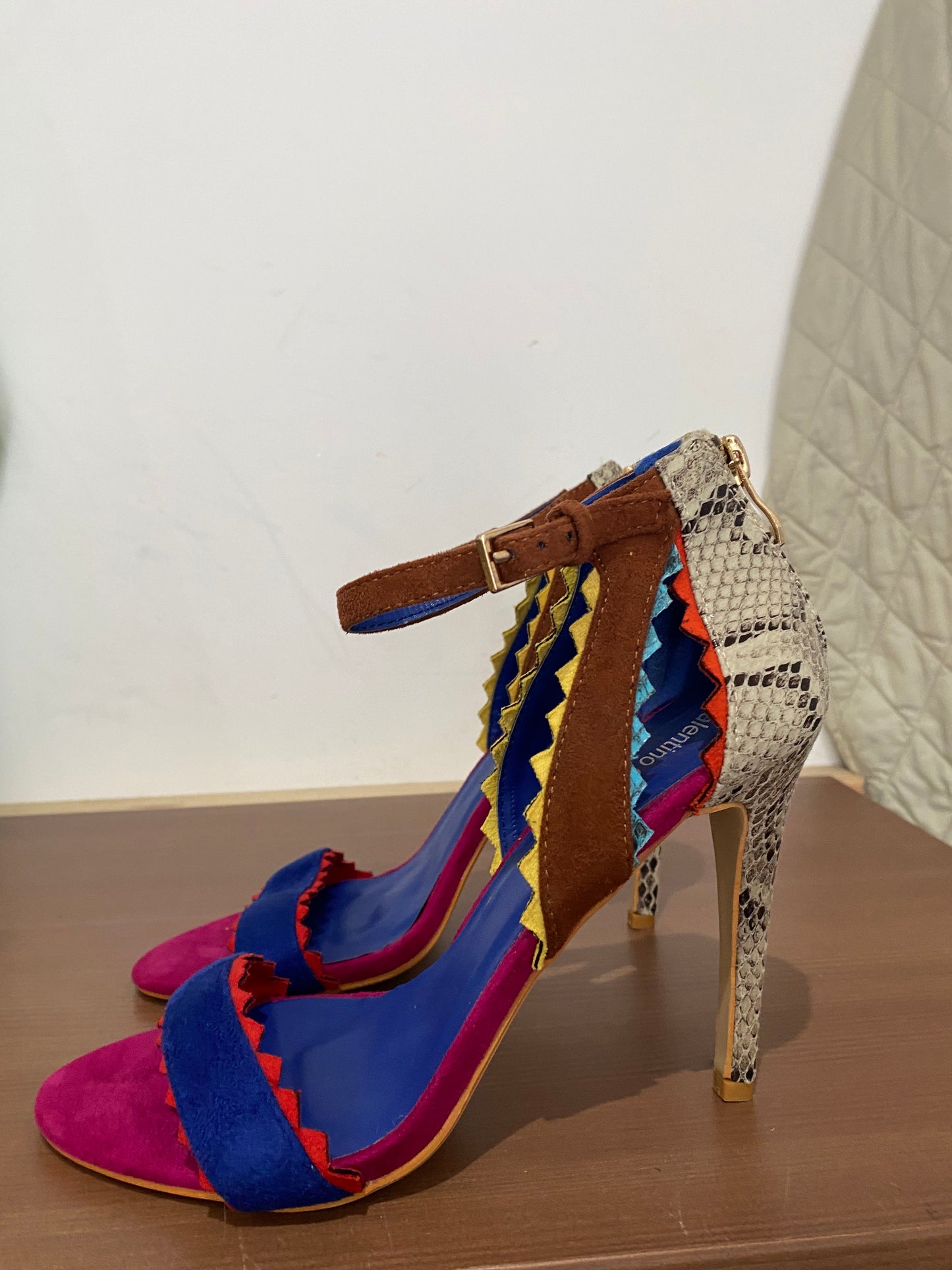 Valentino Conte heels size 5