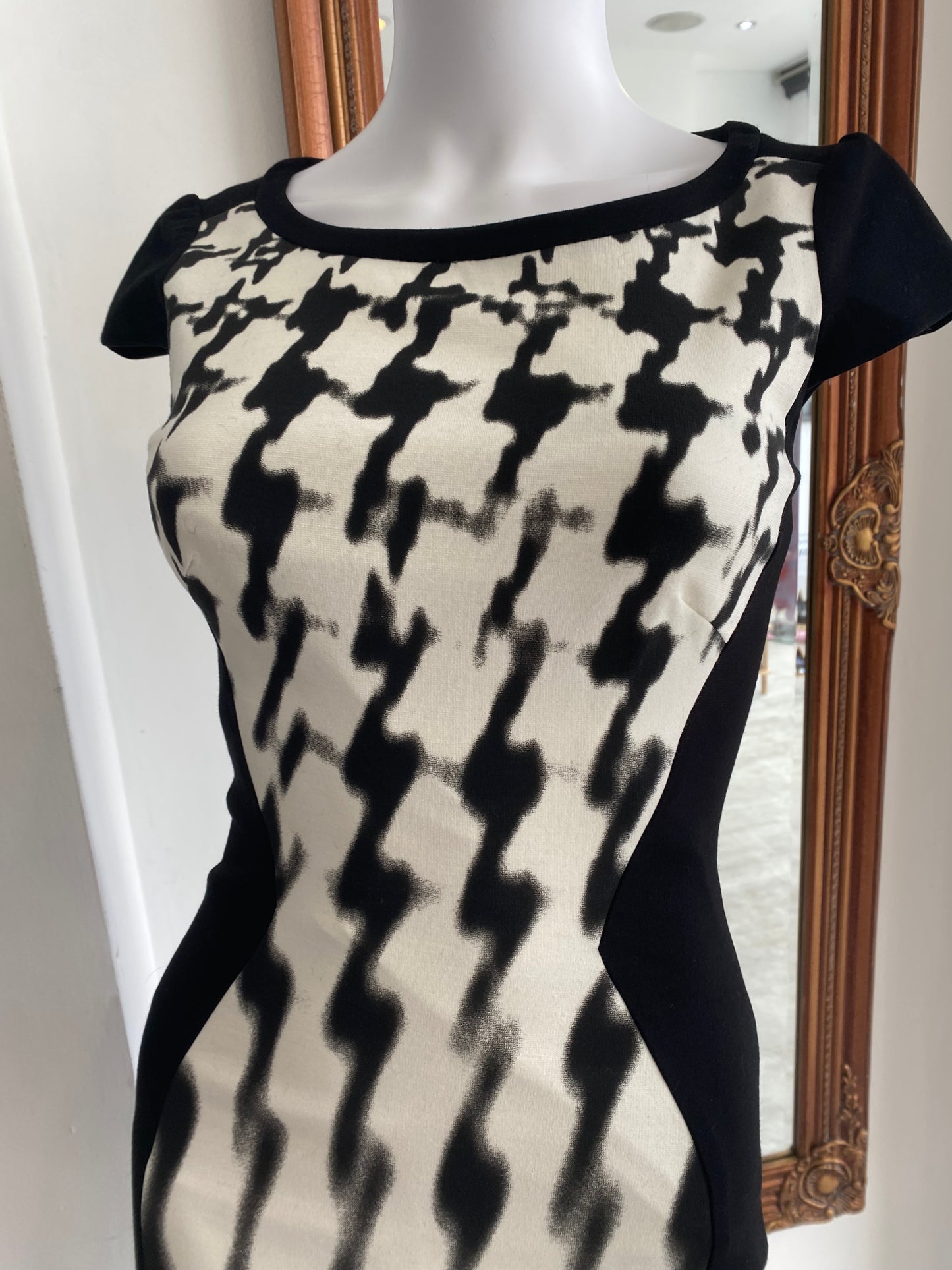 Karen Millen patterned dress size 6