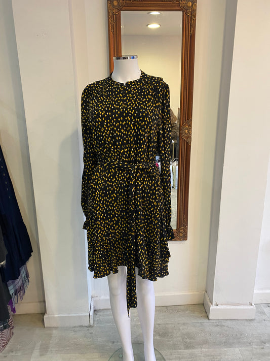 Me and Em Black and YellowPatterned Dress Size 12