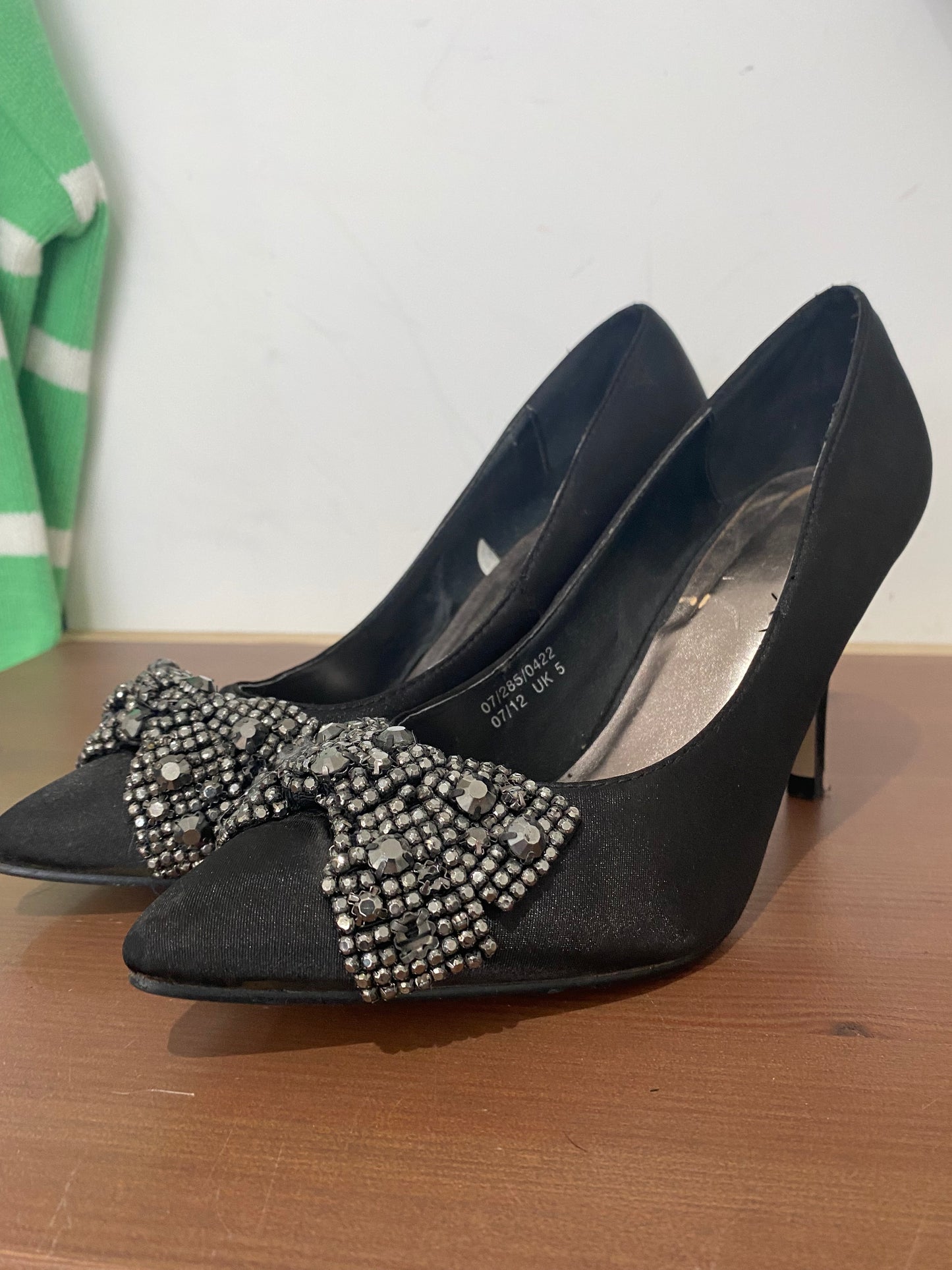 Crystal bow heels size 4