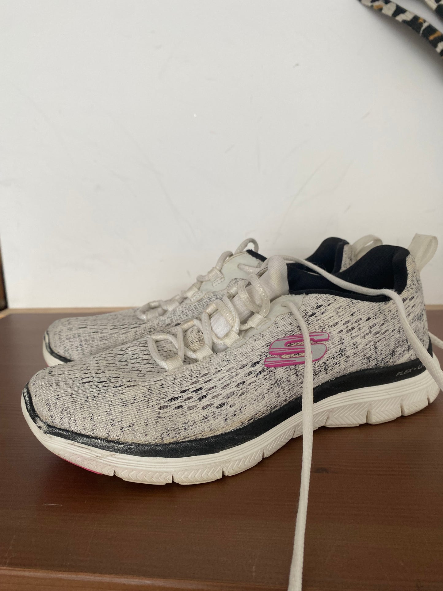 Sketchers Flex Lite memory foam trainers size 3