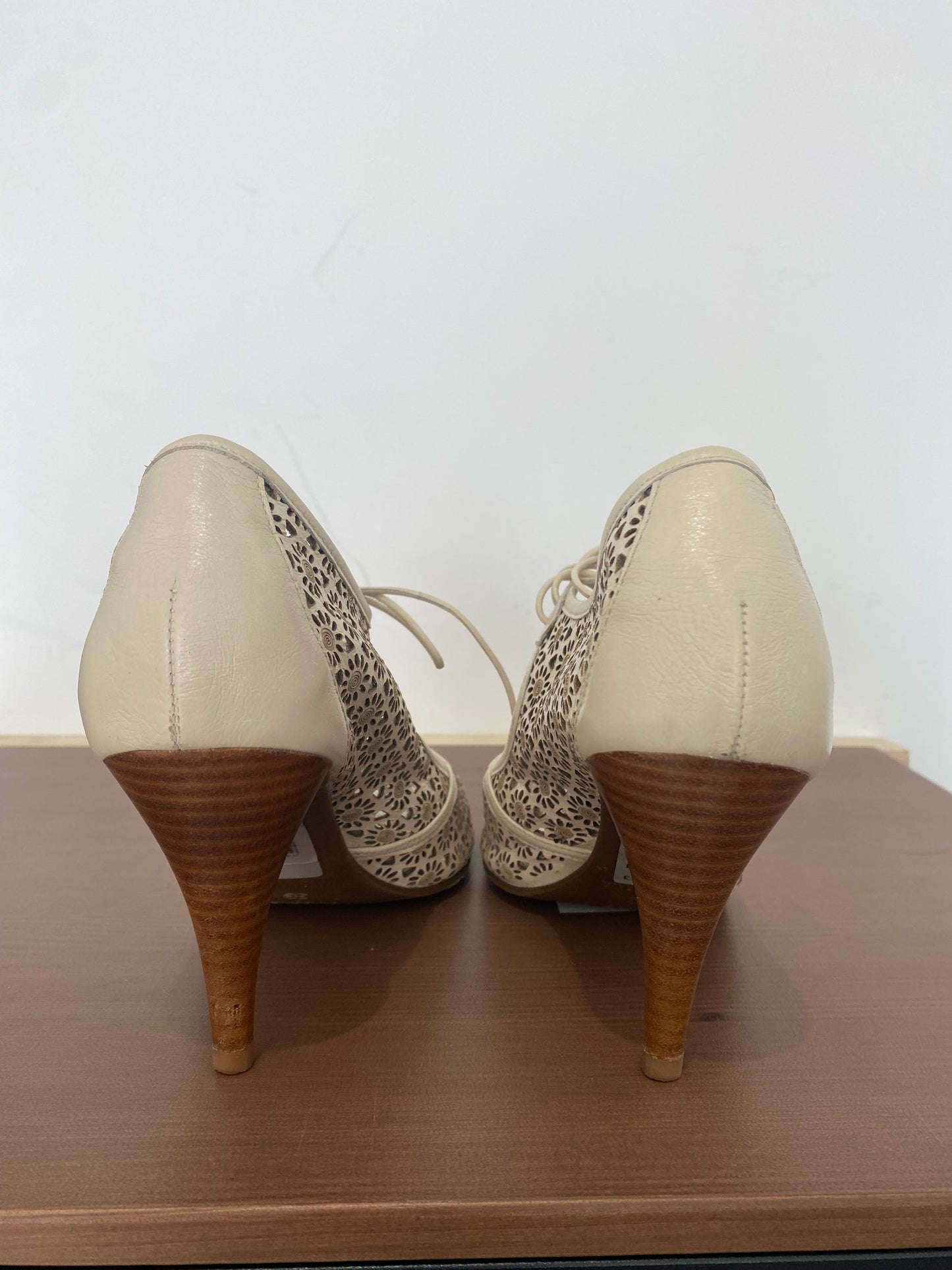 Dune Cream Leather Court Shoes Size 5