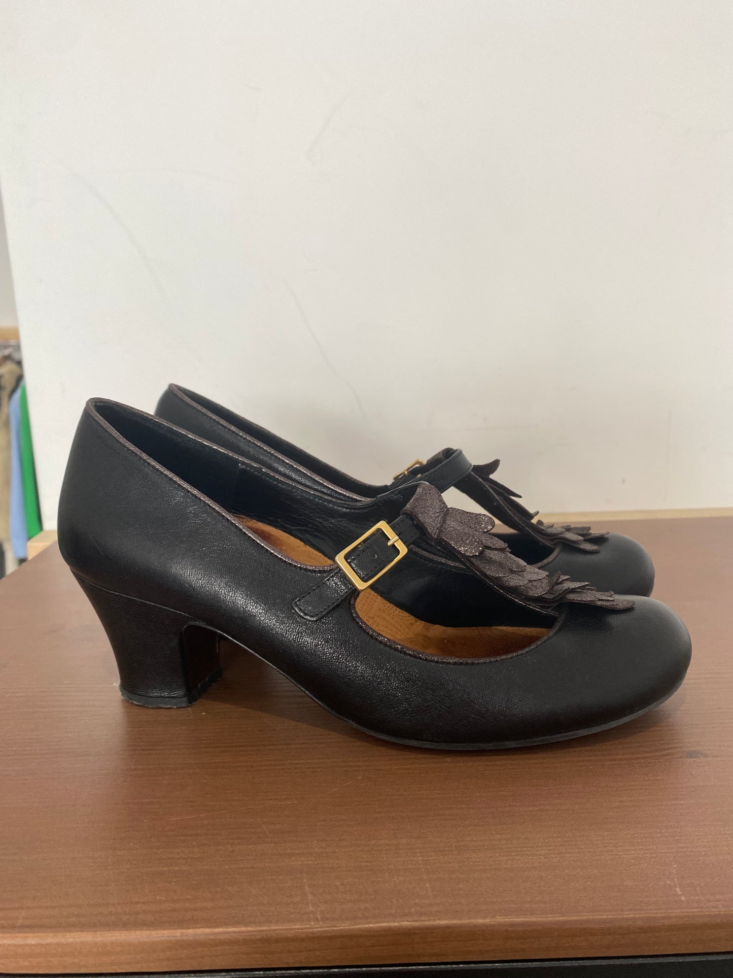 Chie Mihara Leather Ruffle T Bar Mary Jane Heels Size 5