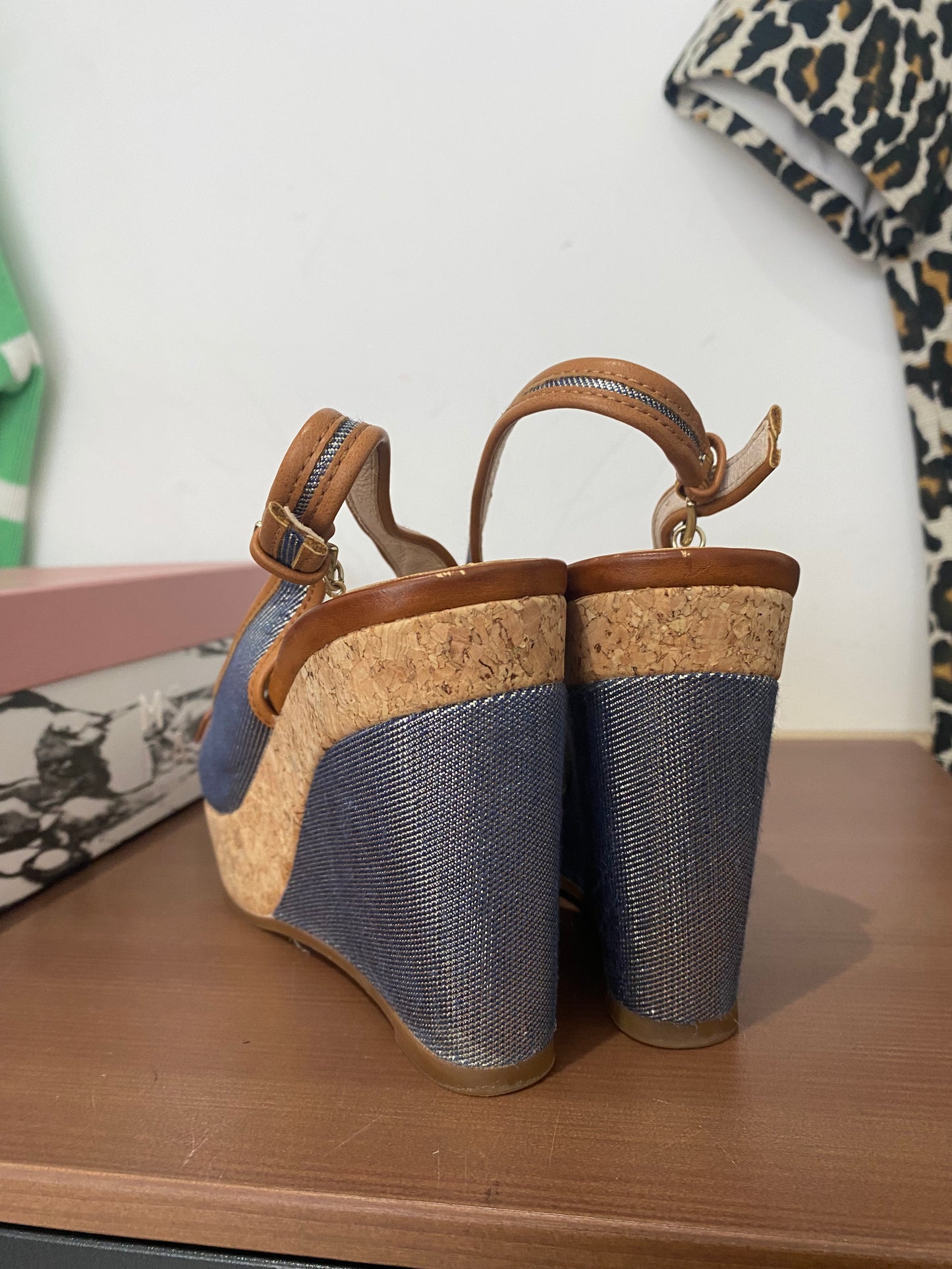 Moda in Pelle silver wedges size 4