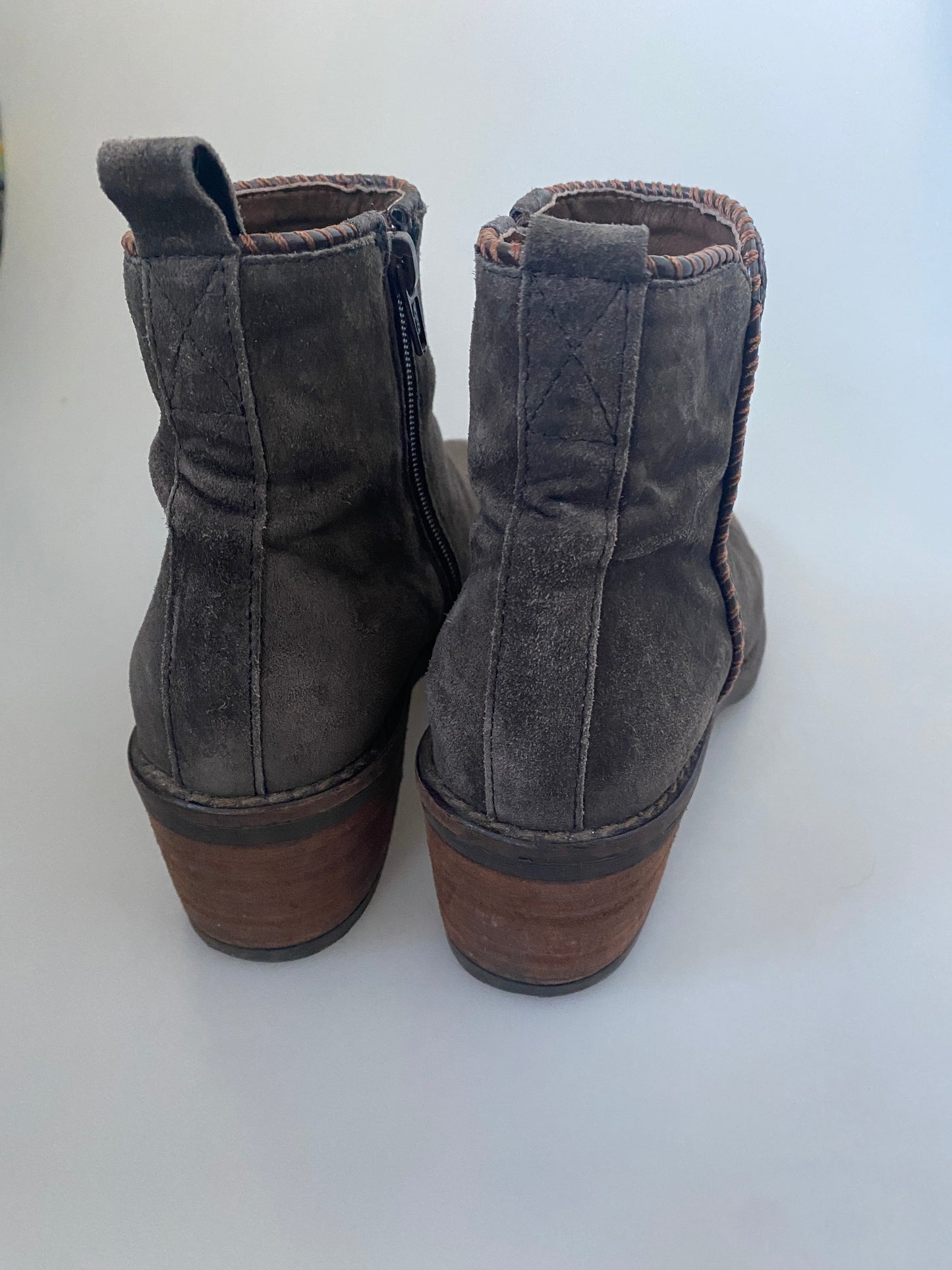 Alpe brown suede boots size 4