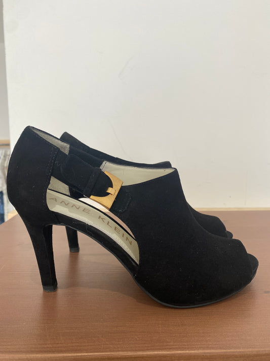 Anne Klein Black Cut Out Heels Size 5