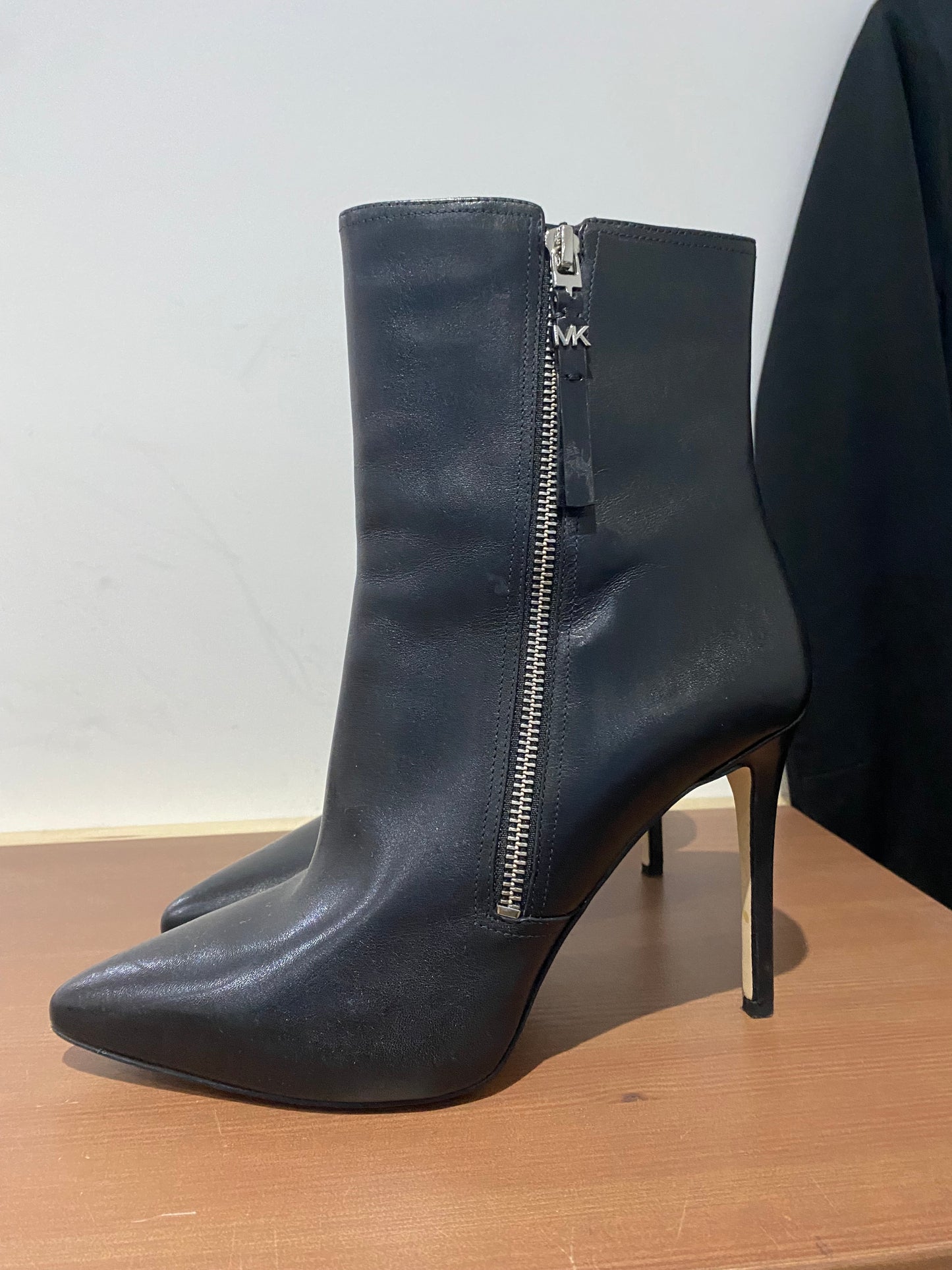 Michael Kors Black Leather Heeled Boots Size 7 with box