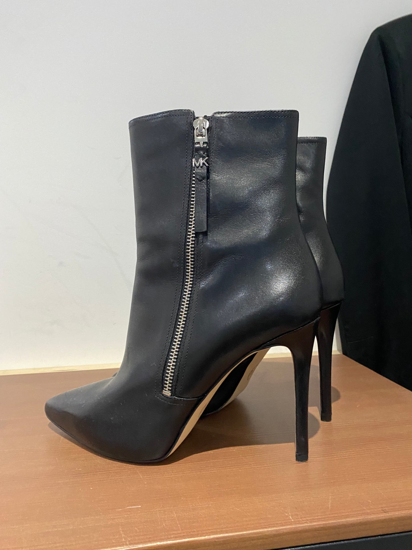Michael Kors Black Leather Heeled Boots Size 7 with box