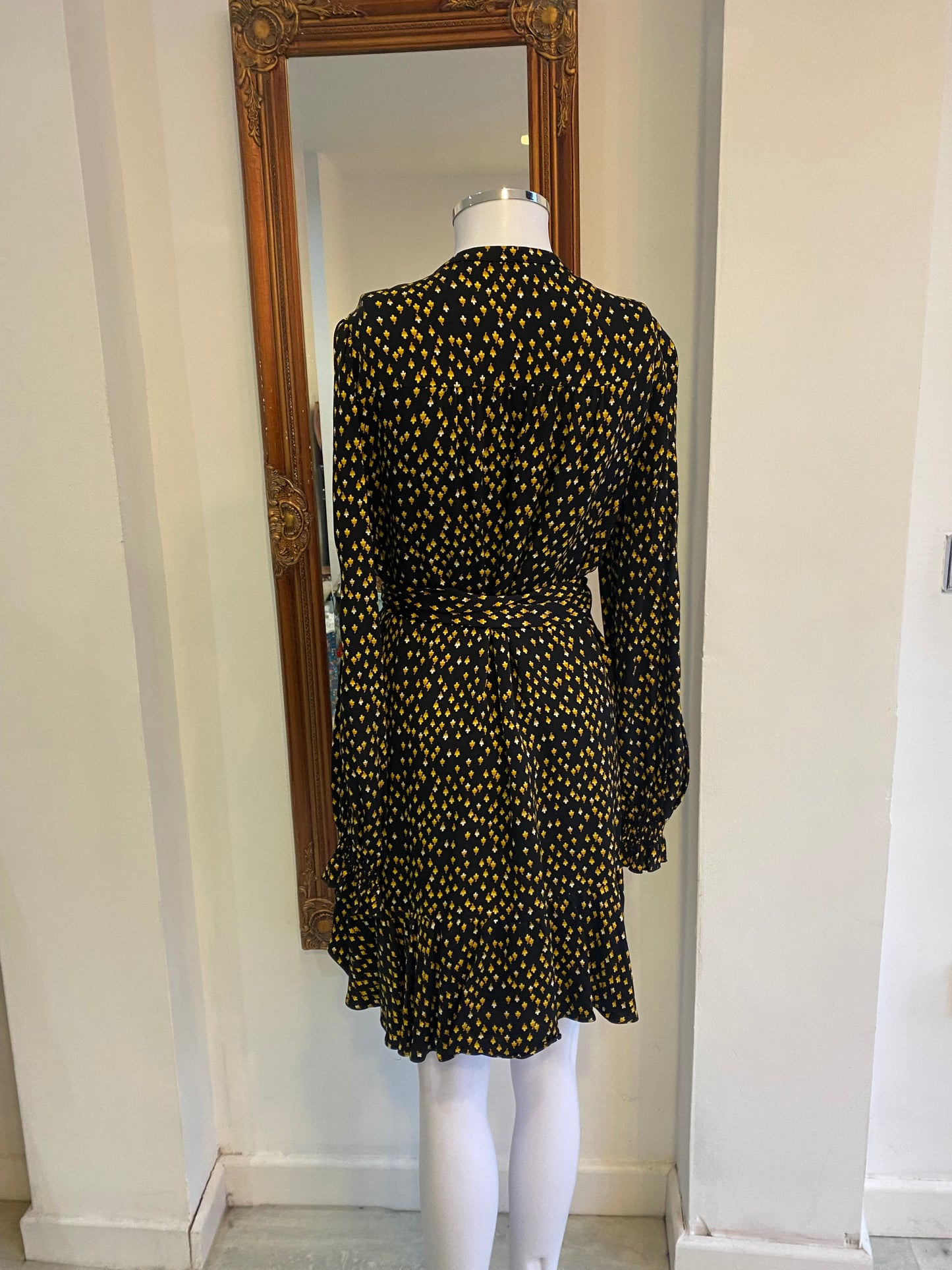 Me and Em Black and YellowPatterned Dress Size 12