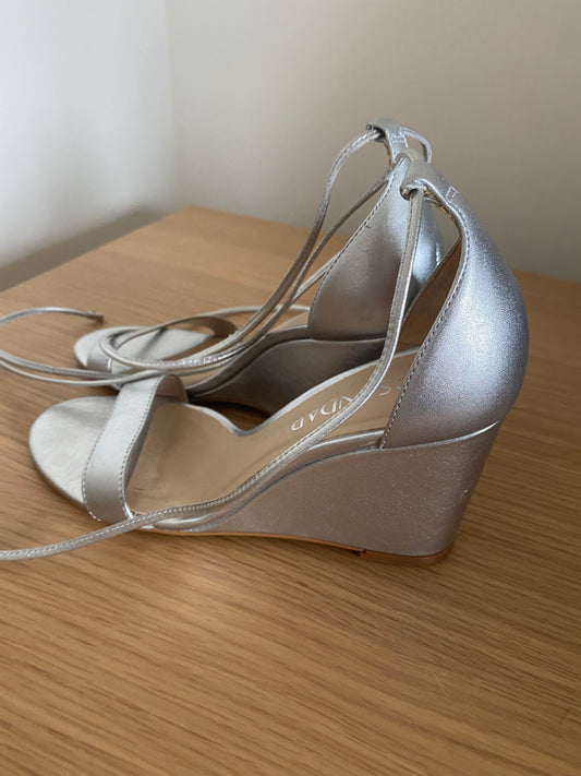 Sosander silver wedge heels size 3