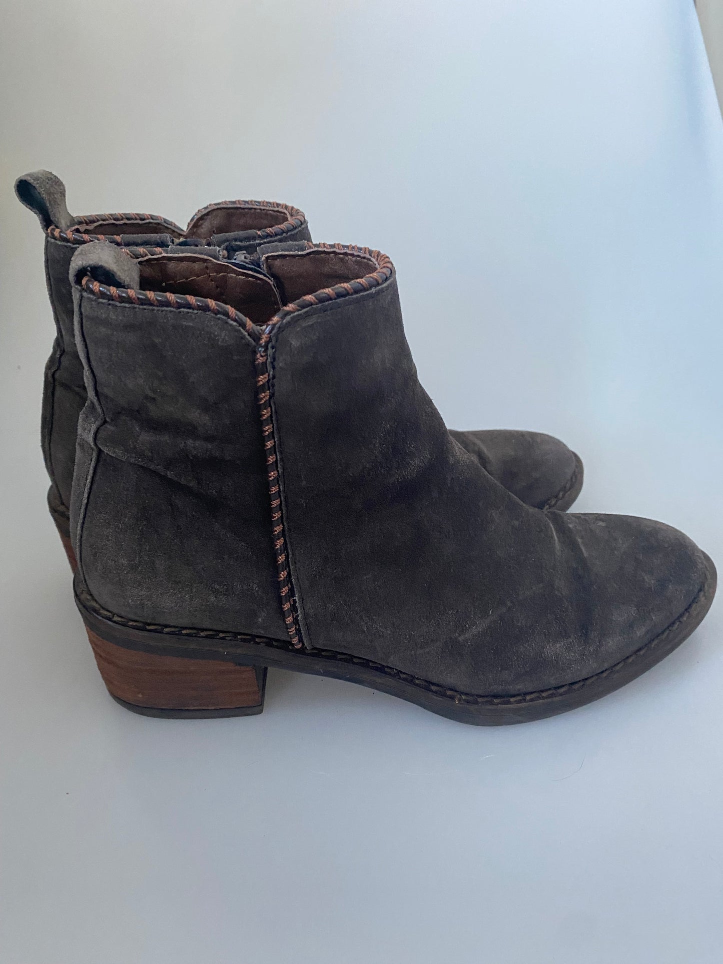 Alpe brown suede boots size 4