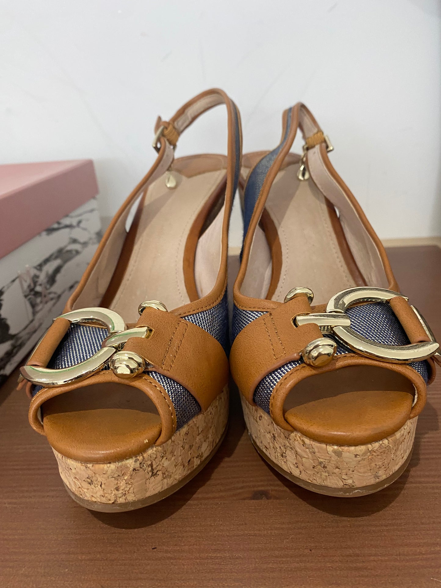 Moda in Pelle silver wedges size 4