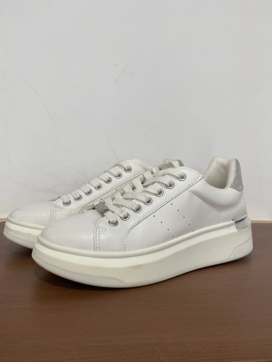 Steve Madden Glacial White Trainers with Box Size 6