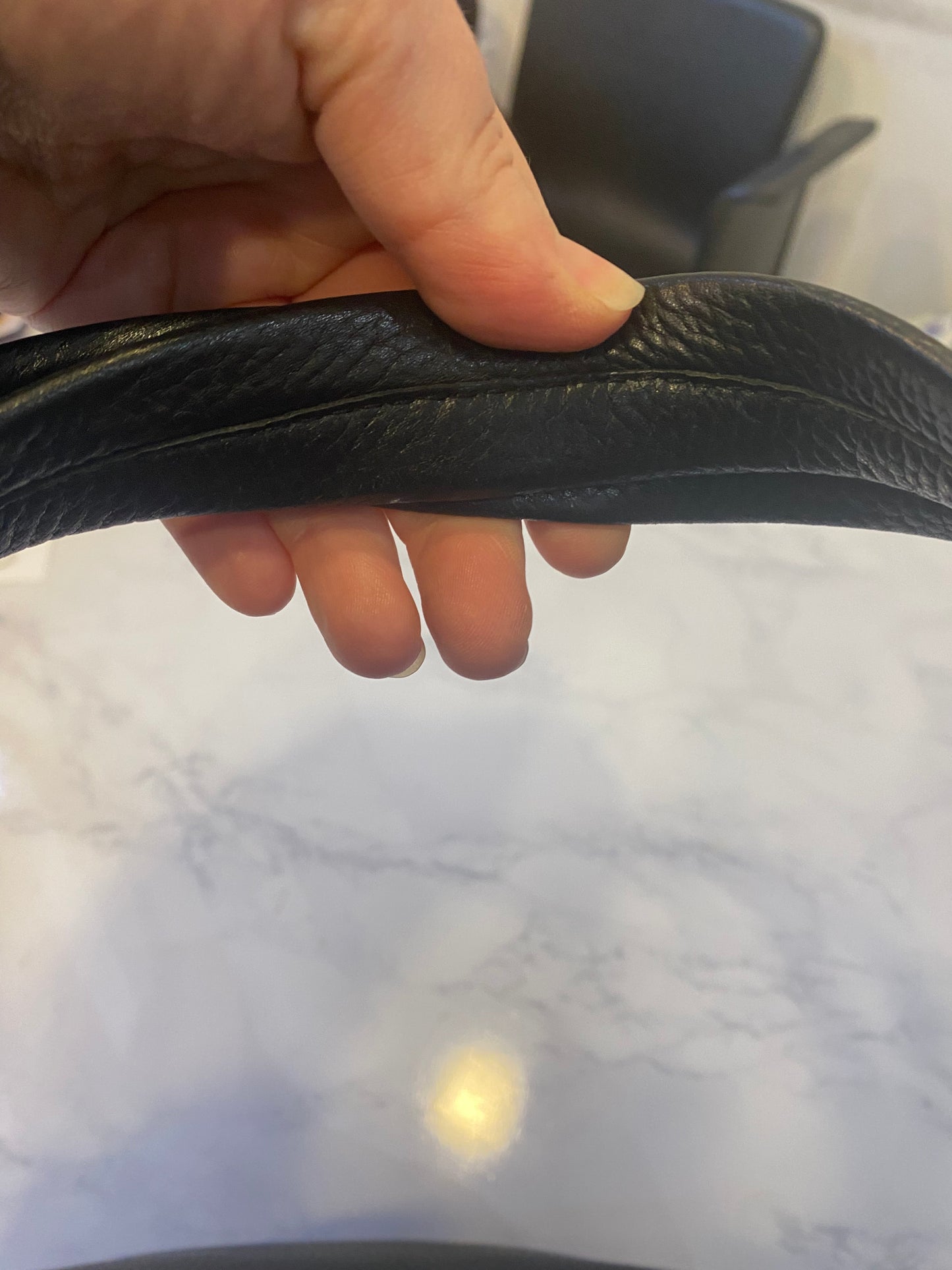 Osprey Black Leather Shoulder Handbag