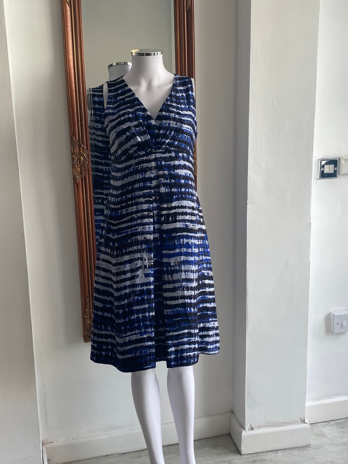 Hugo Boss Blue Patterned Silk Dress  Size 10