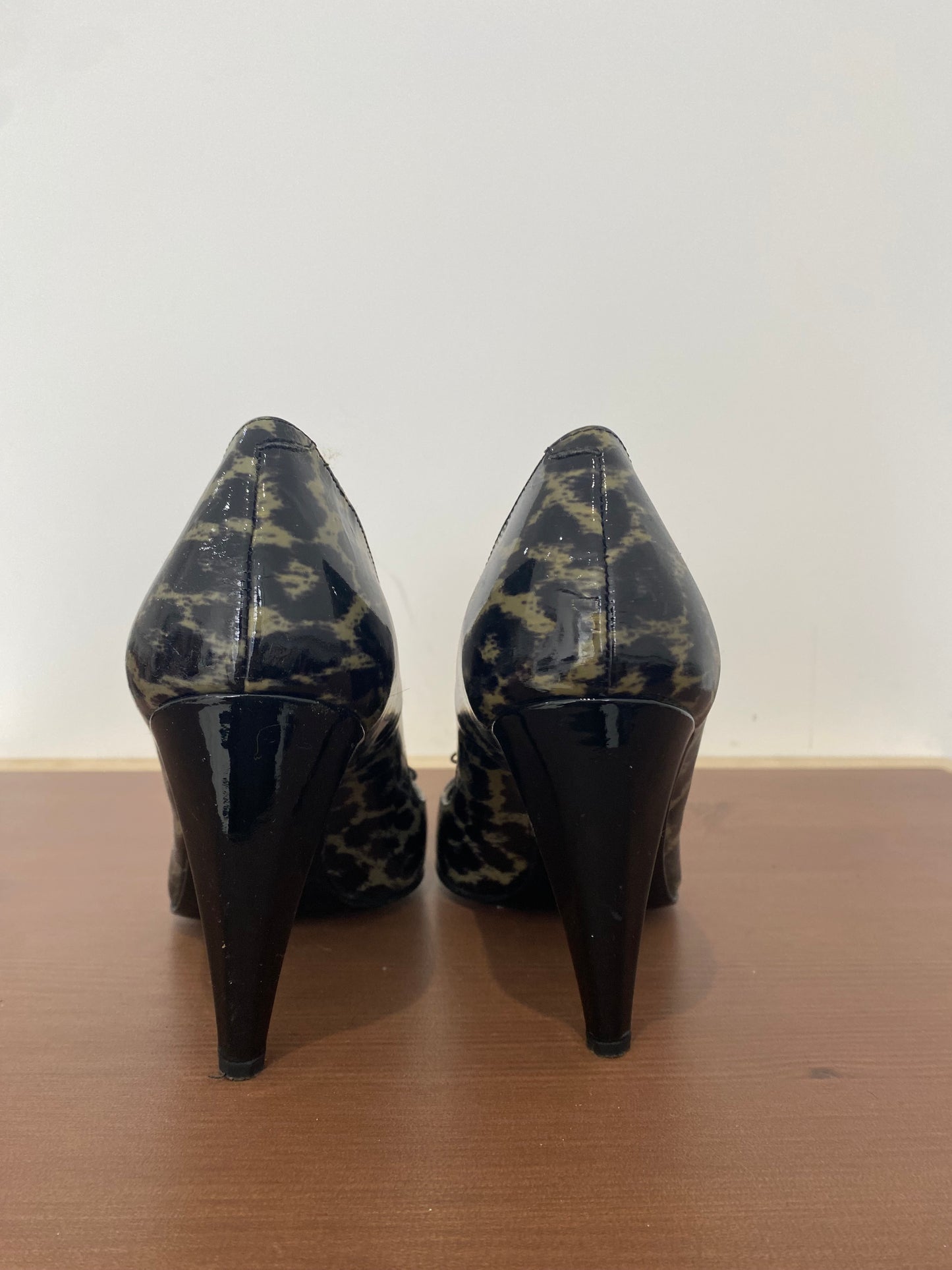 Karen Millen Leopard Print Patent Shoes Size 4