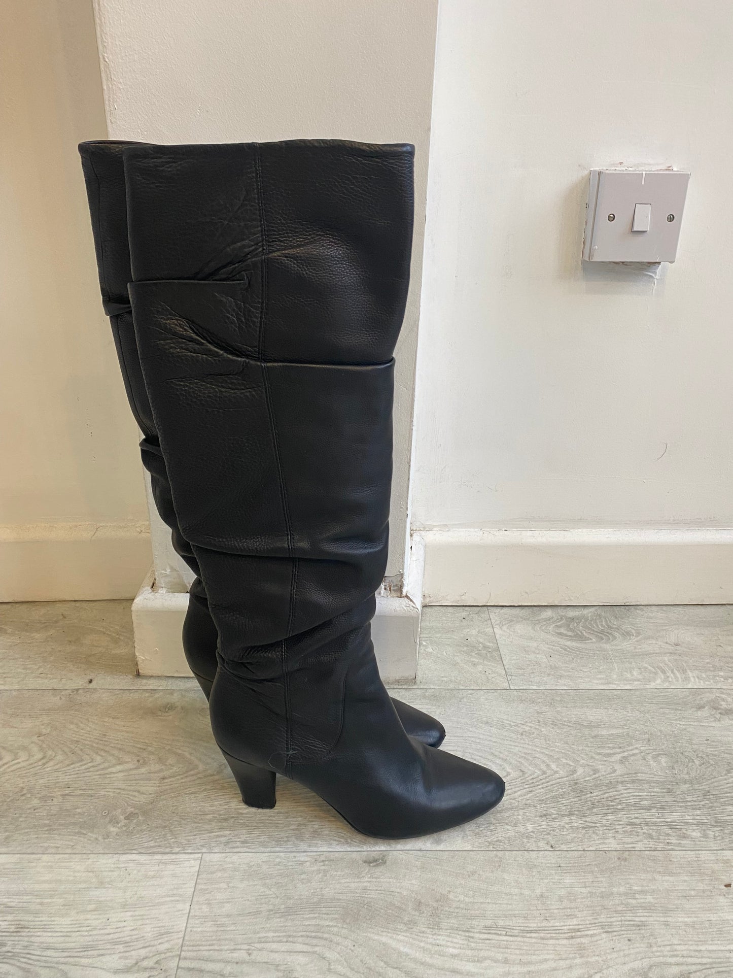 Hobbs Black Leather Ruched Knee High Boots Size 6.5