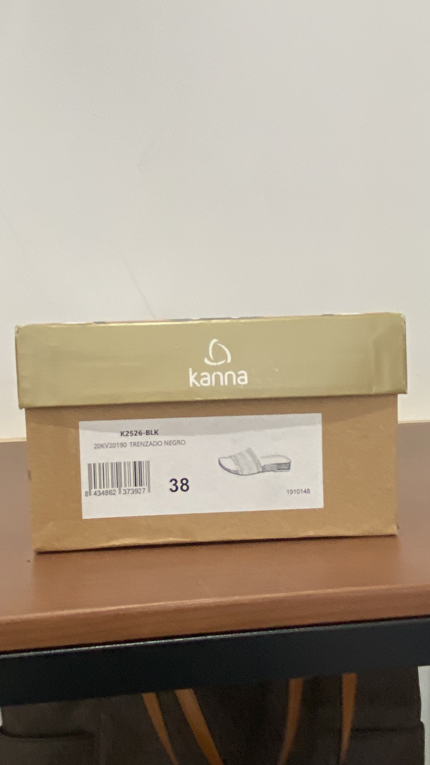 Kanna Black Leather Sliders Size 5