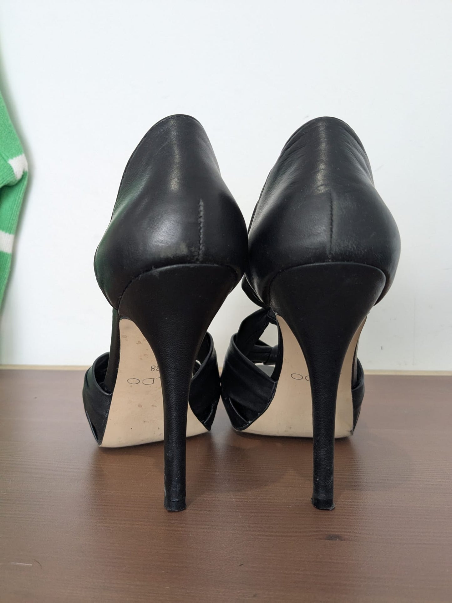 Aldo black leather knotted heels size 5
