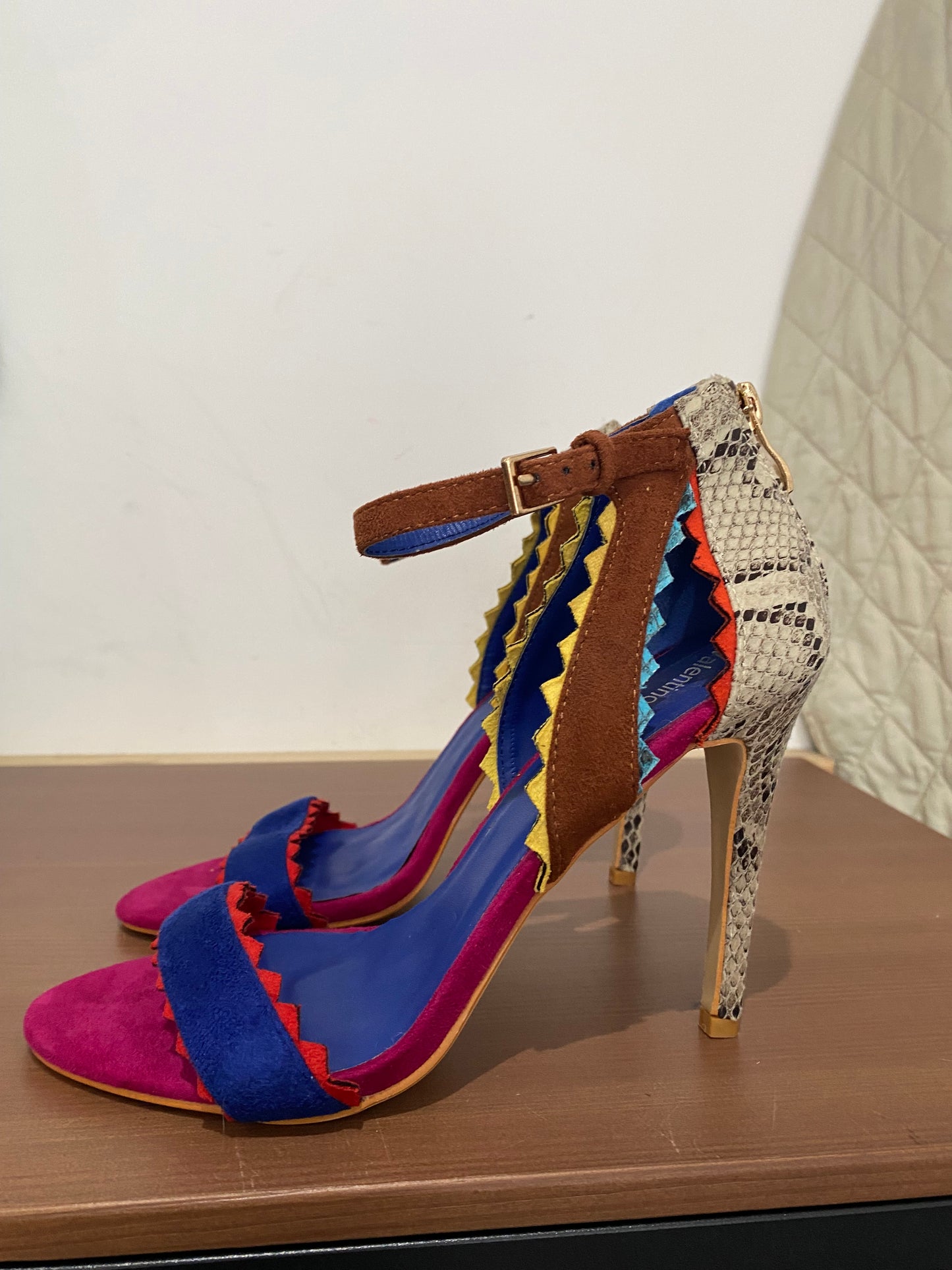 Valentino Conte heels size 5