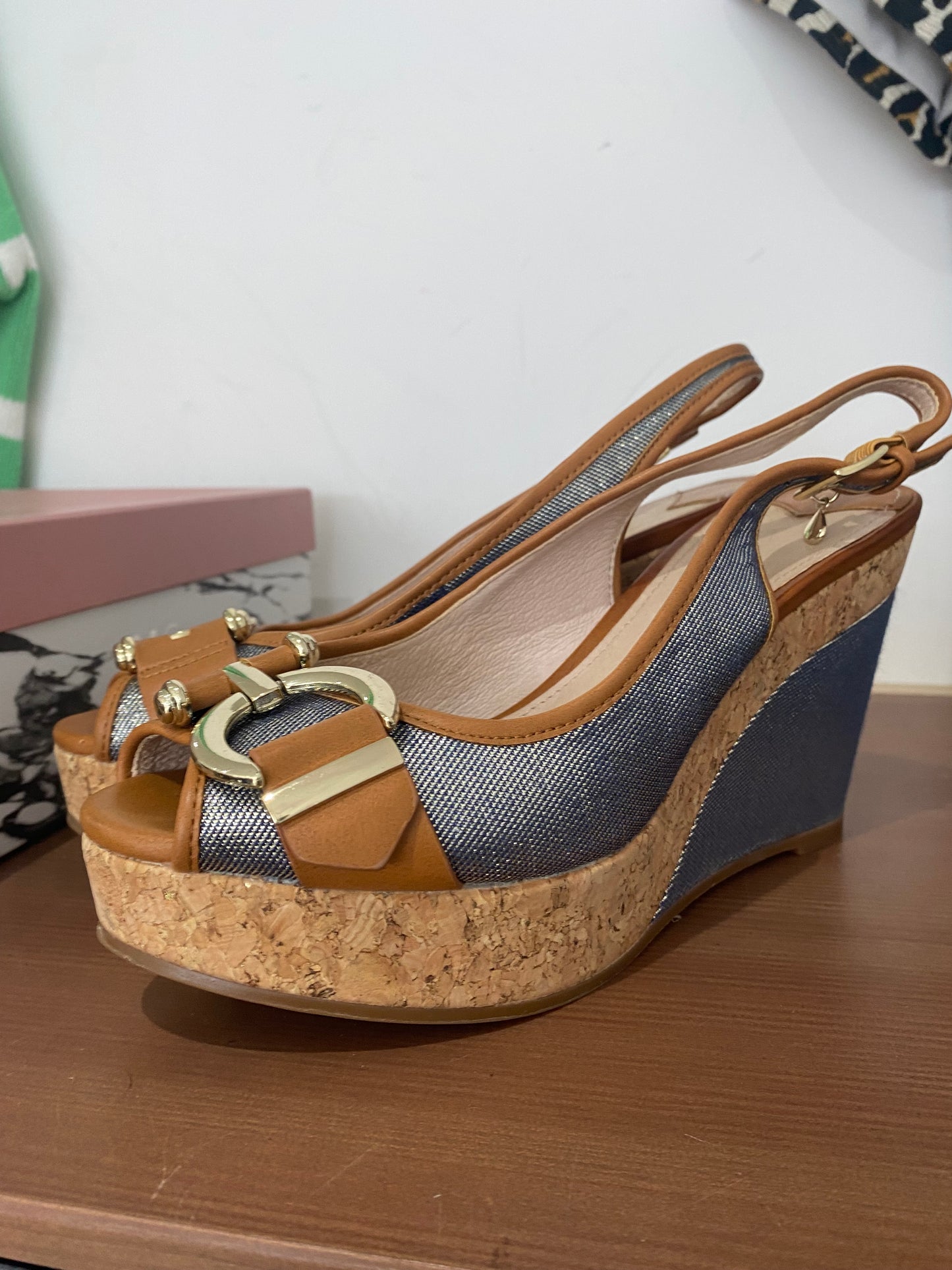 Moda in Pelle silver wedges size 4