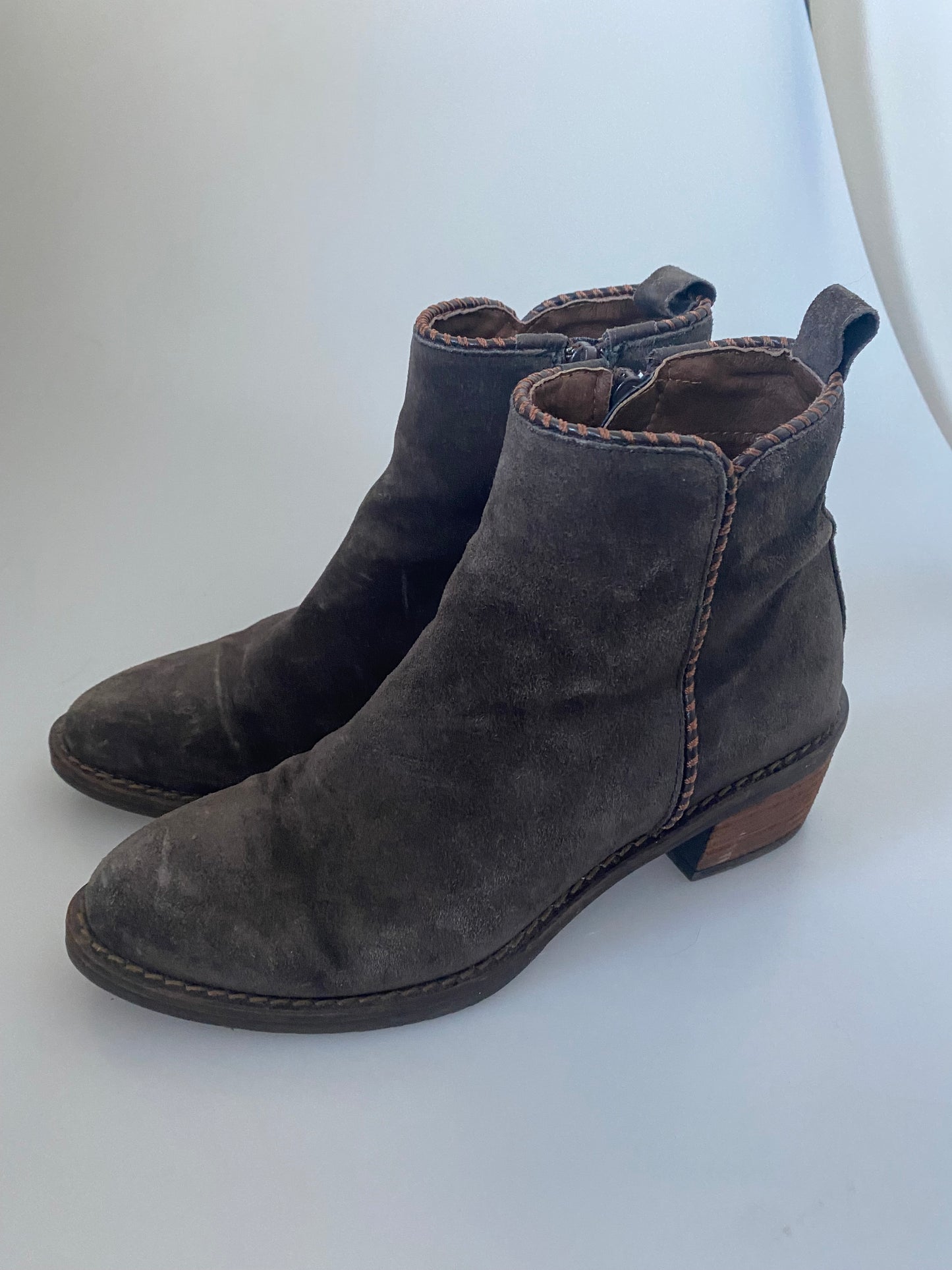 Alpe brown suede boots size 4