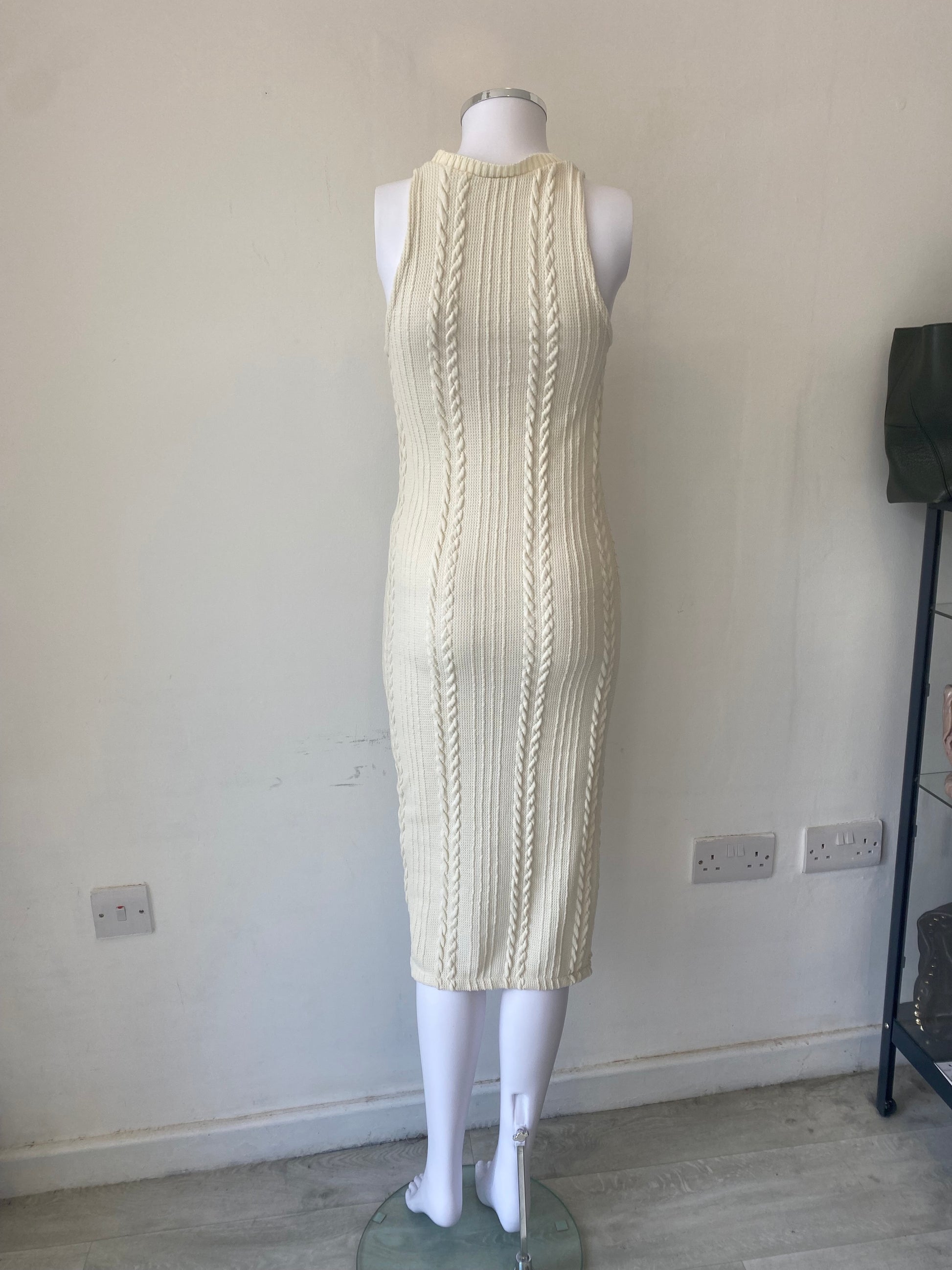 Zara Cream Cable Knit Jumper Dress Size Small 8-10 Follow The Clothes Zara Cream Cable Knit Jumper Dress Size Small 8-10 Follow The Clothes