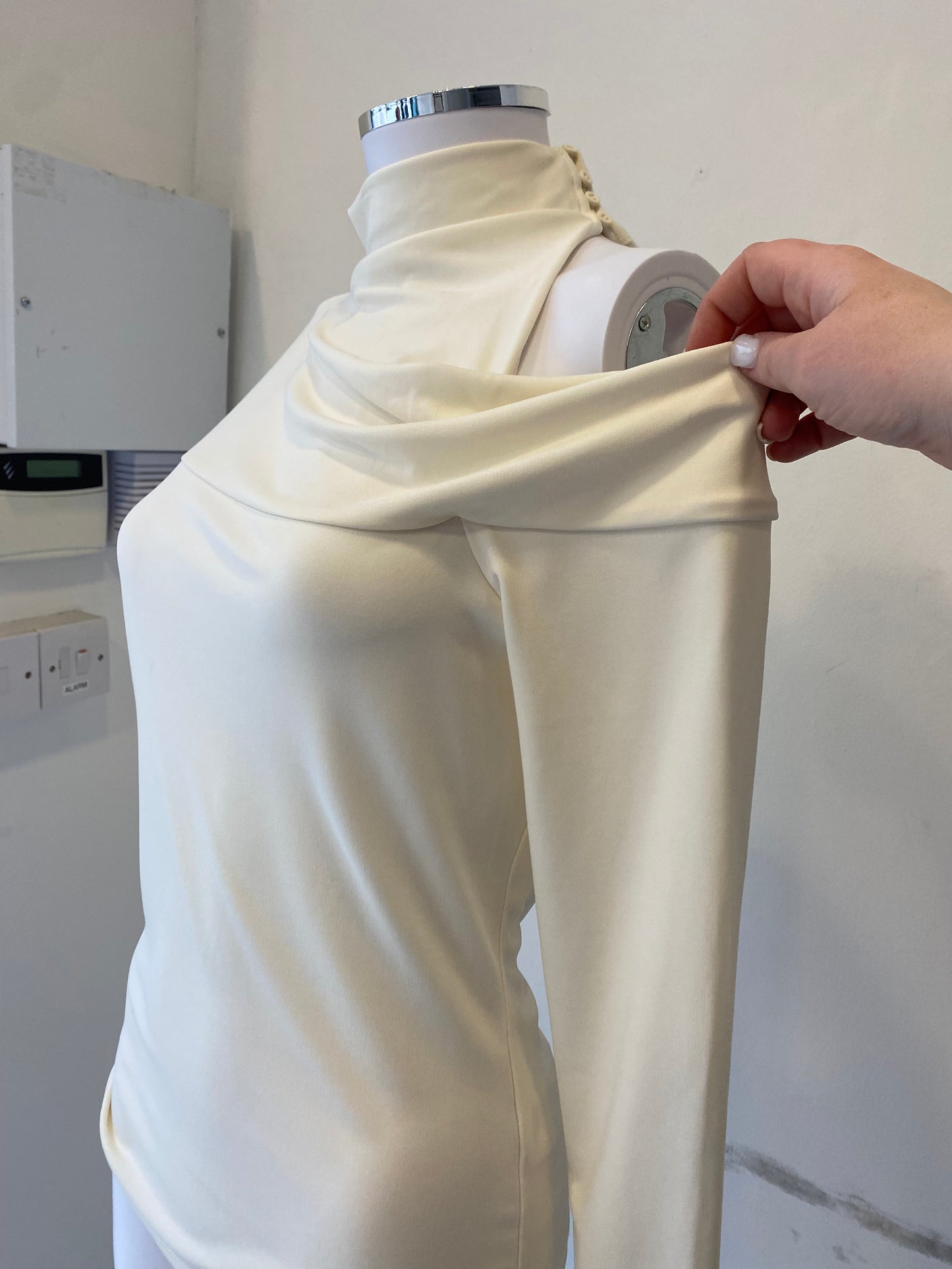 Reiss Cream Cold Shoulder Top Size Medium 12 With Tags