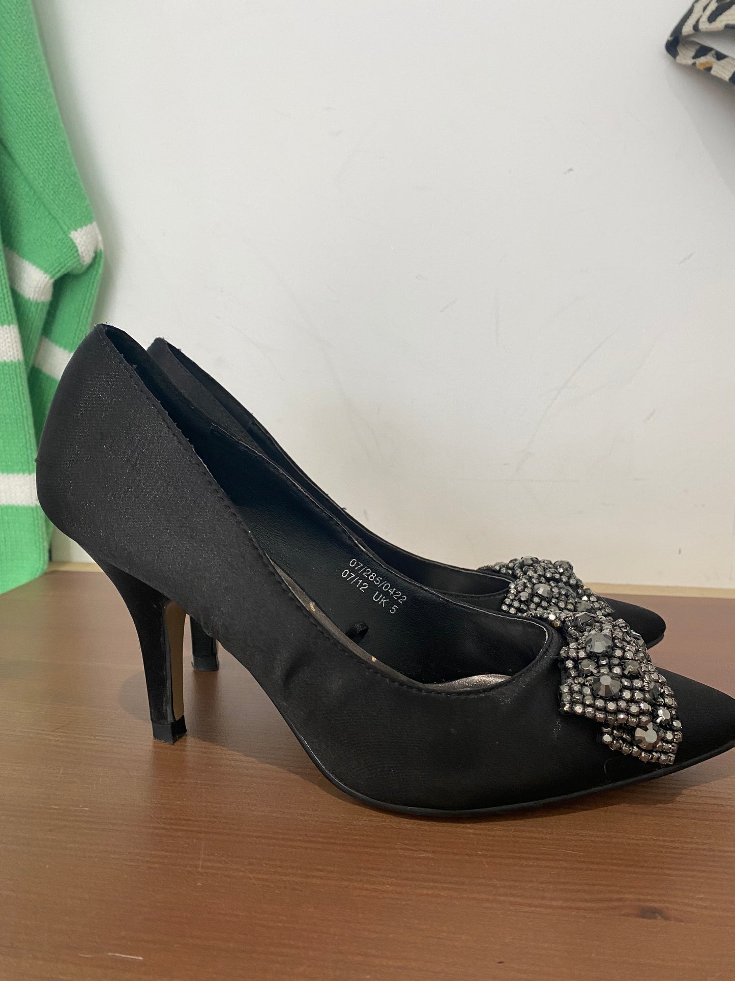 Crystal bow heels size 4