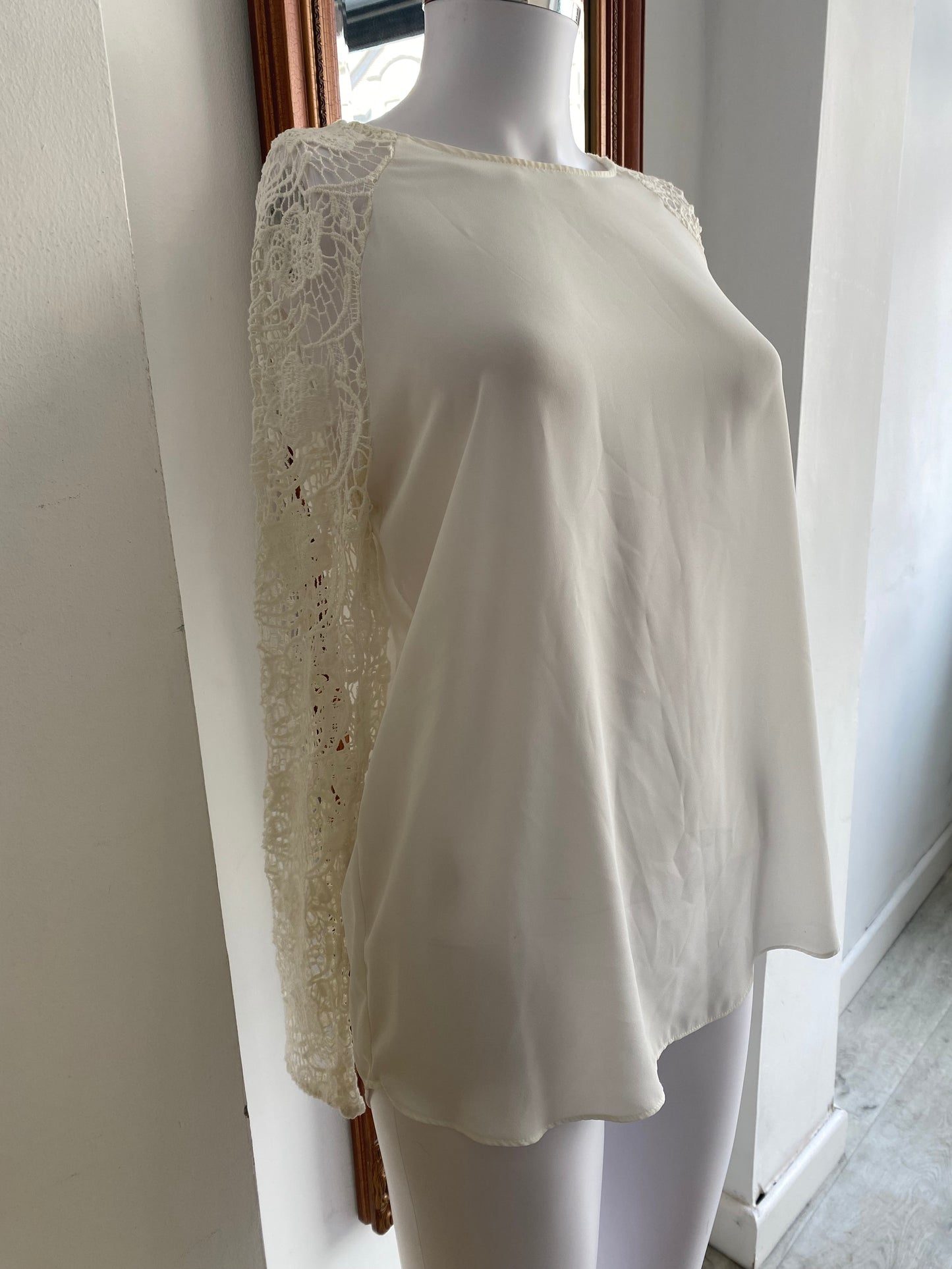 Zara white top with lace sleeves size 8