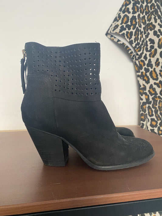 Nine West black boots size 5