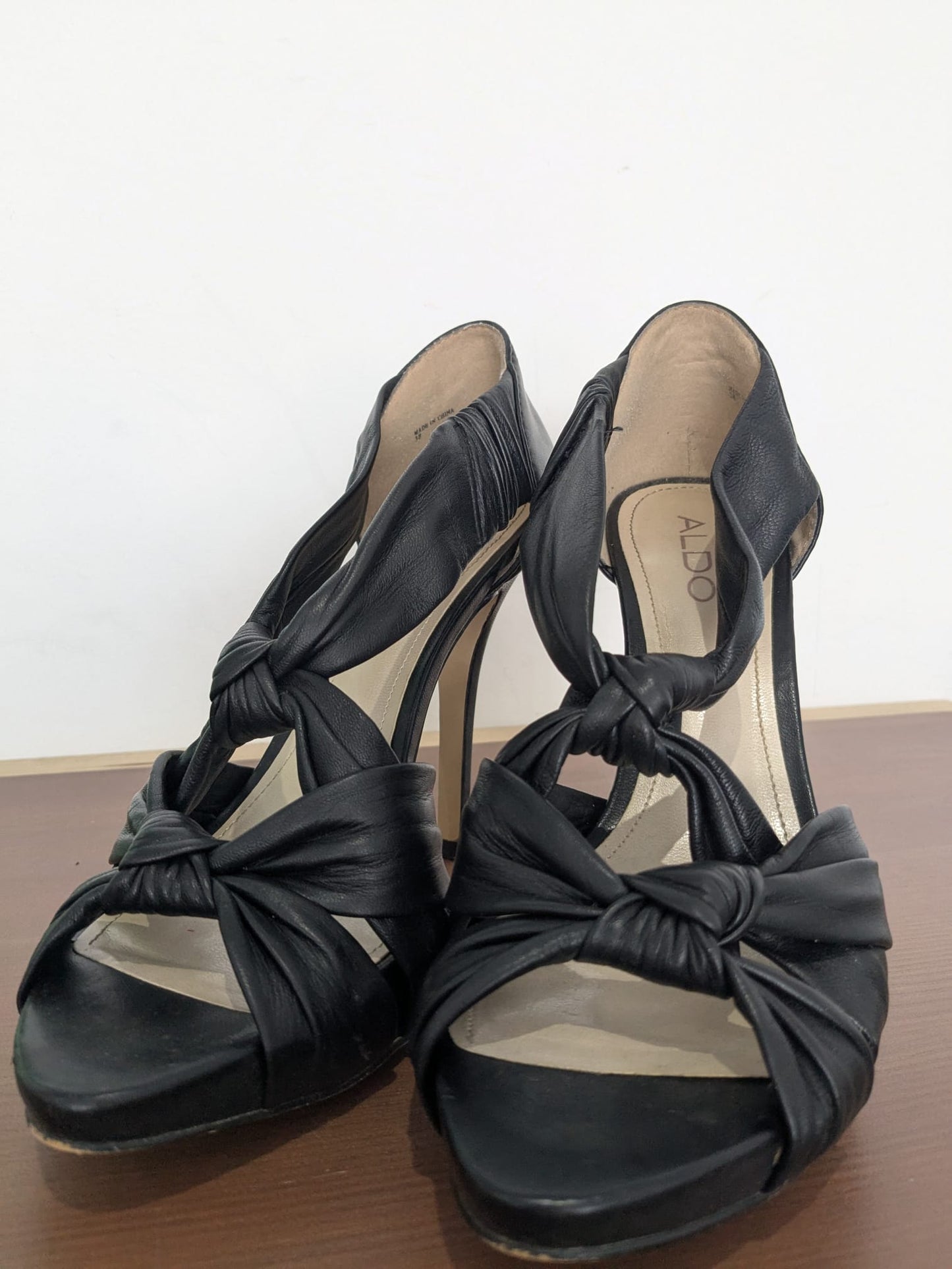 Aldo black leather knotted heels size 5