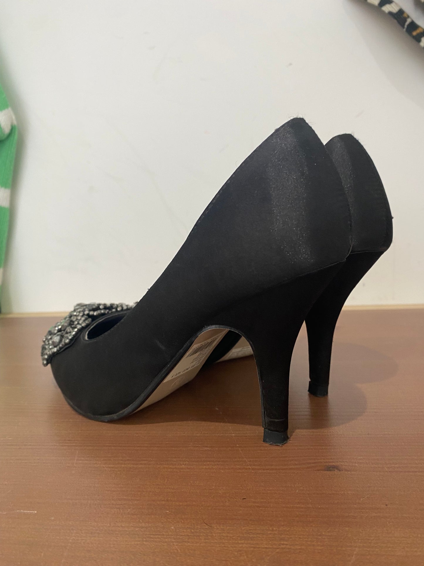 Crystal bow heels size 4