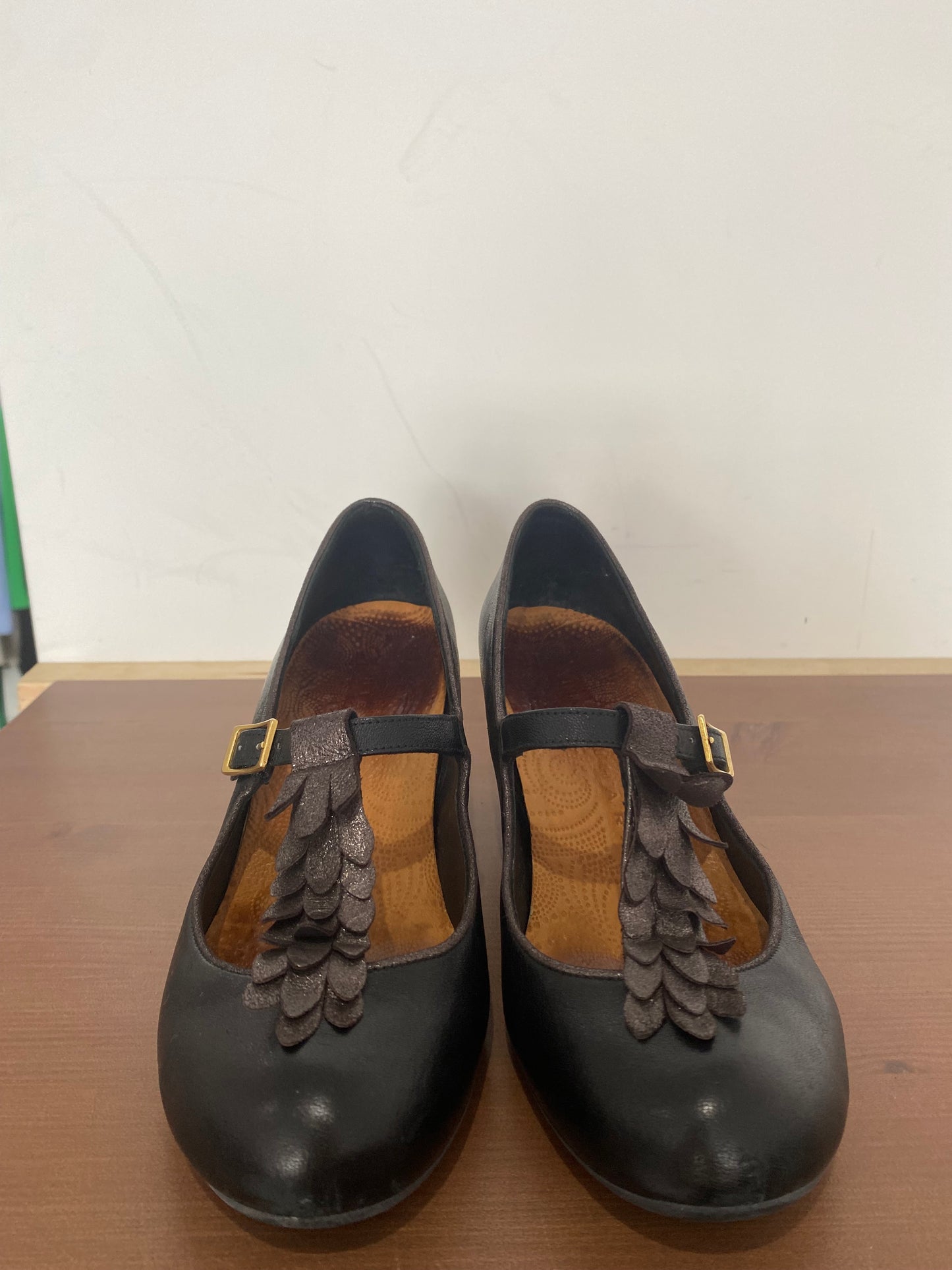 Chie Mihara Leather Ruffle T Bar Mary Jane Heels Size 5