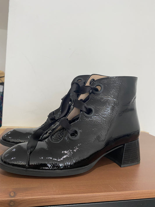 Hispantias Black Patent Ankle Lace Up Boots Size 6