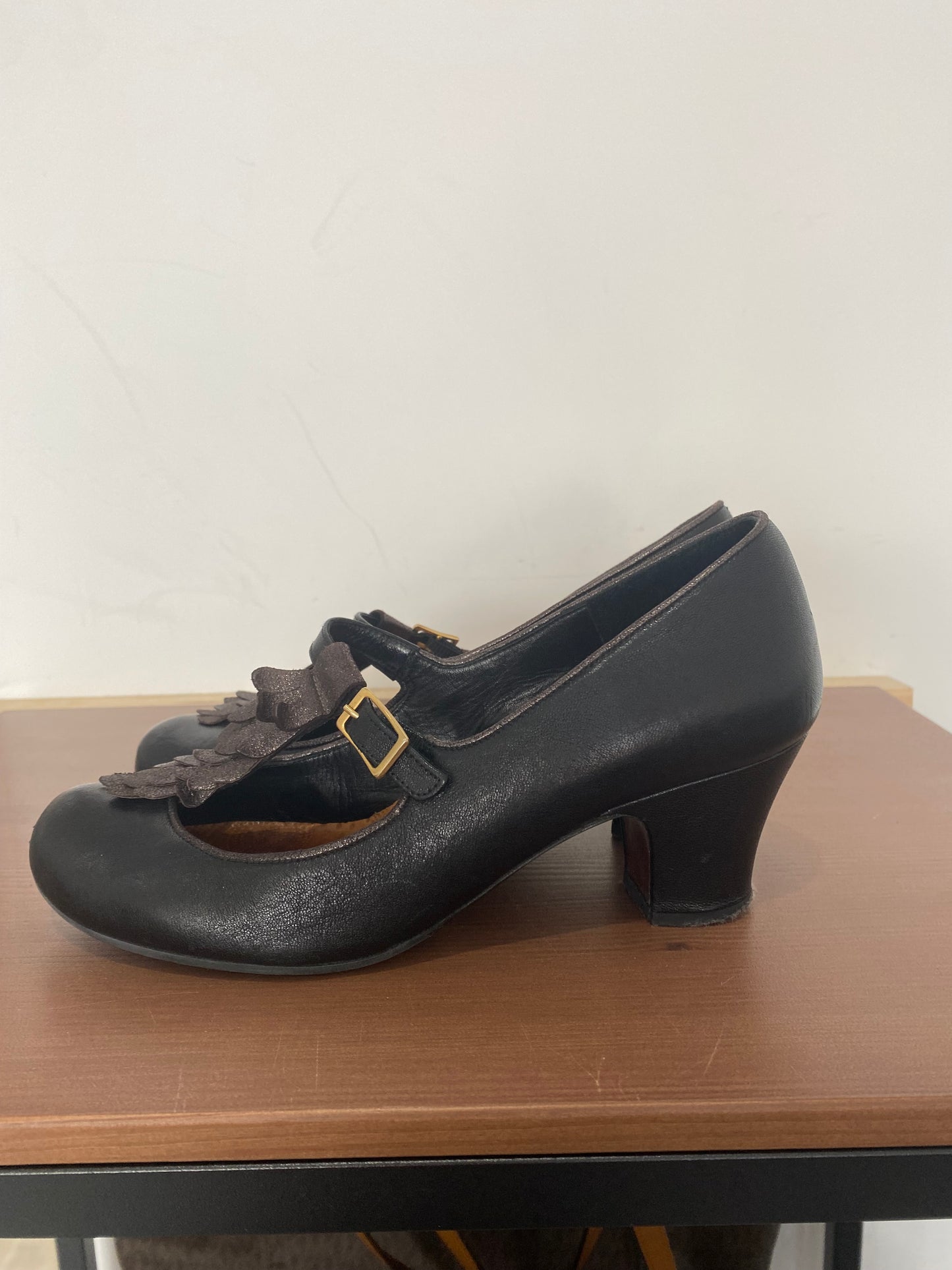 Chie Mihara Leather Ruffle T Bar Mary Jane Heels Size 5