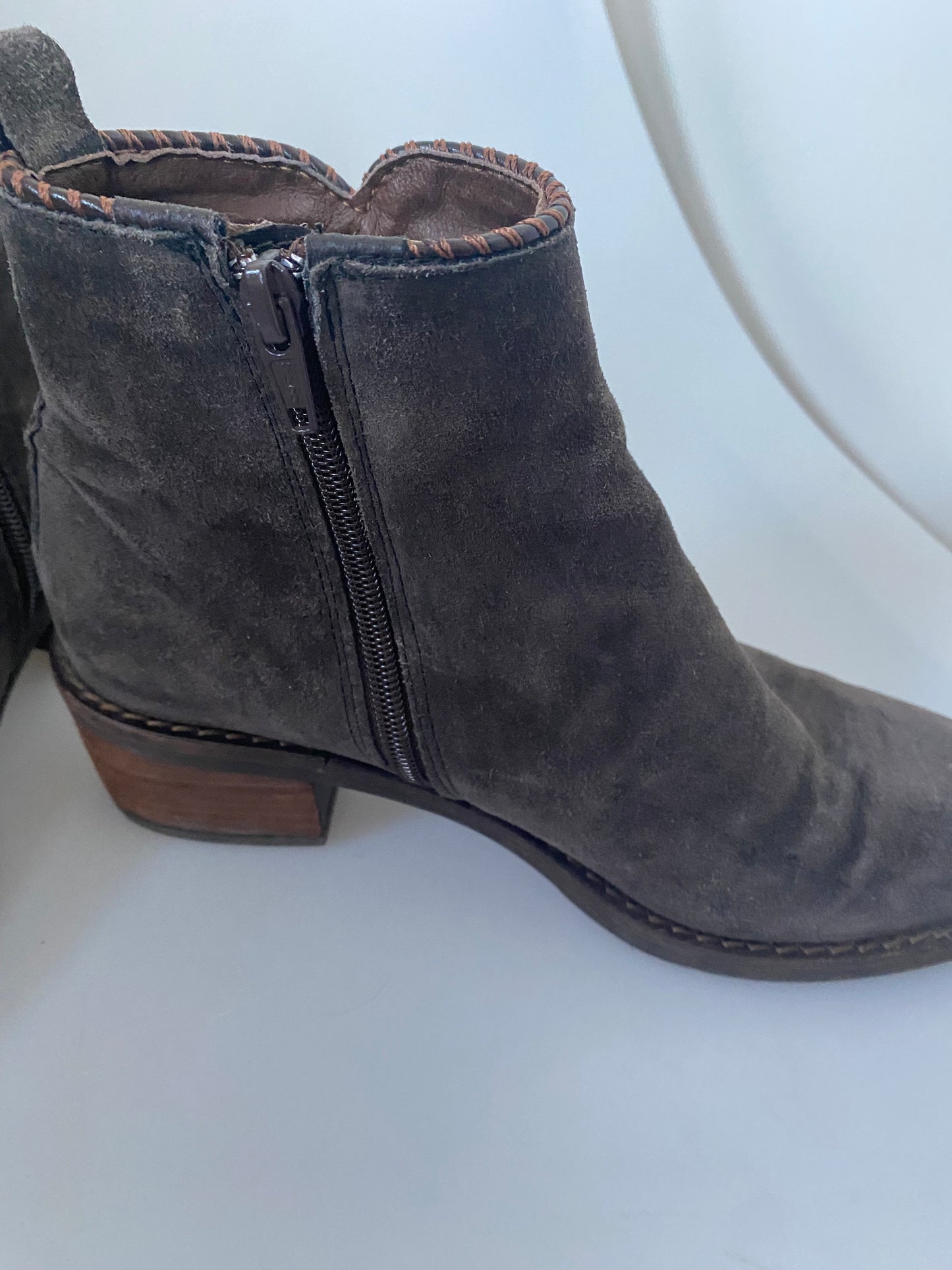 Alpe brown suede boots size 4