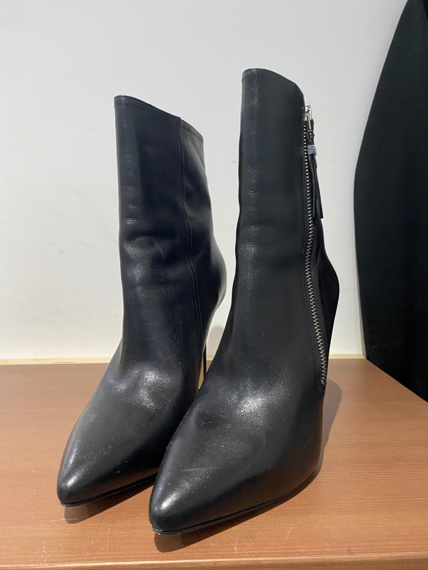 Michael Kors Black Leather Heeled Boots Size 7 with box