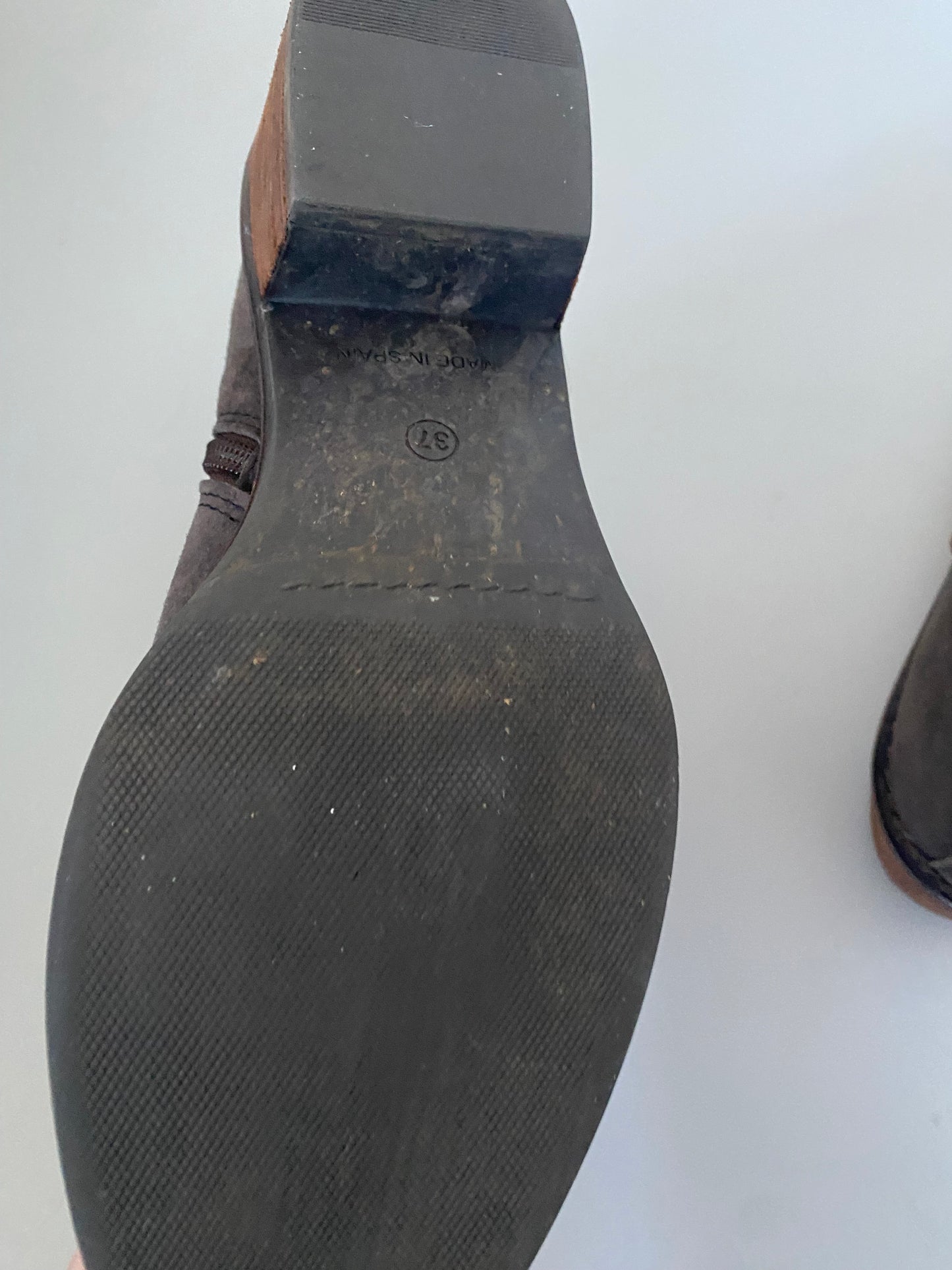 Alpe brown suede boots size 4