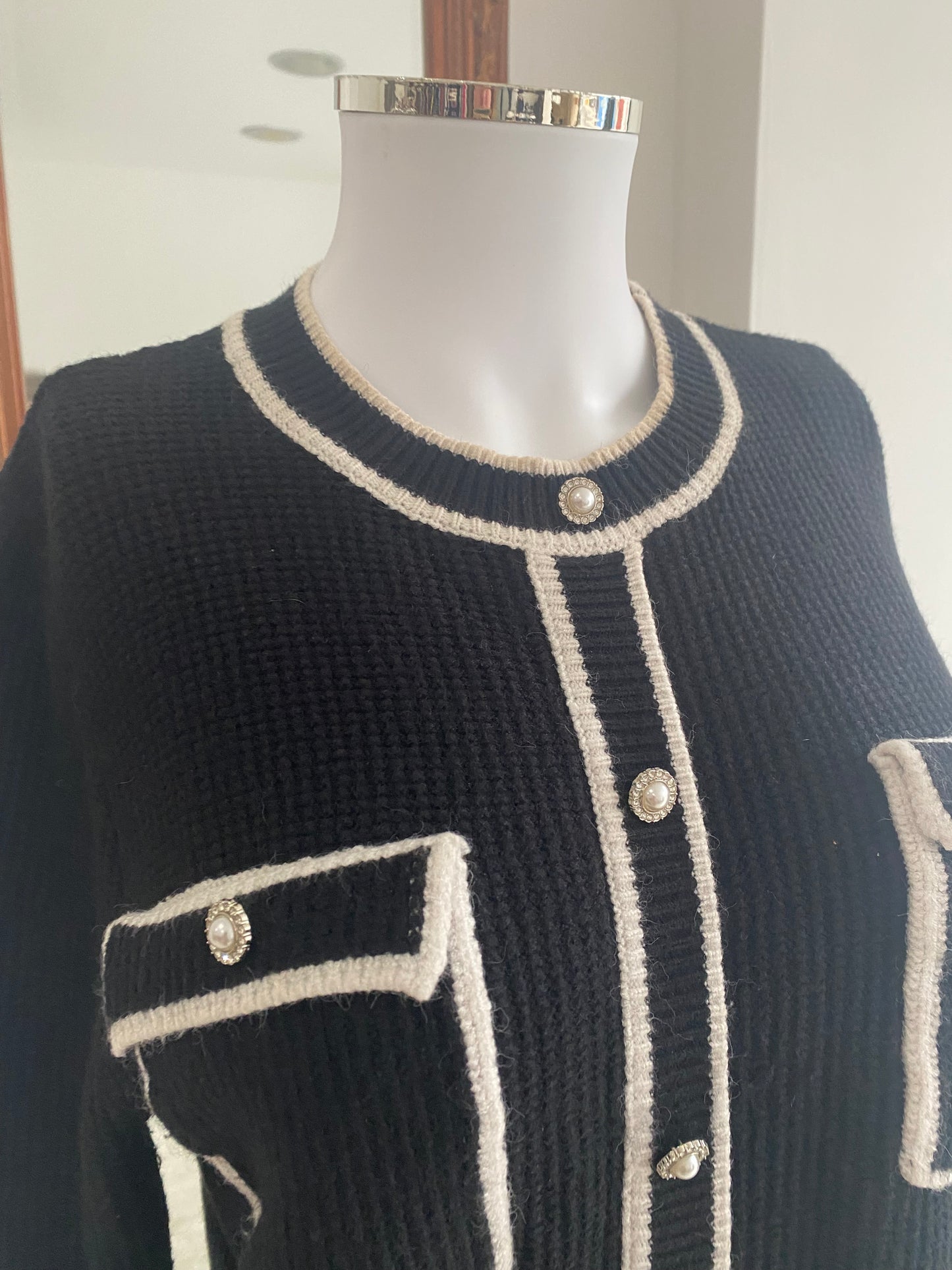 Bluoltre black and white cardigan size 12-14