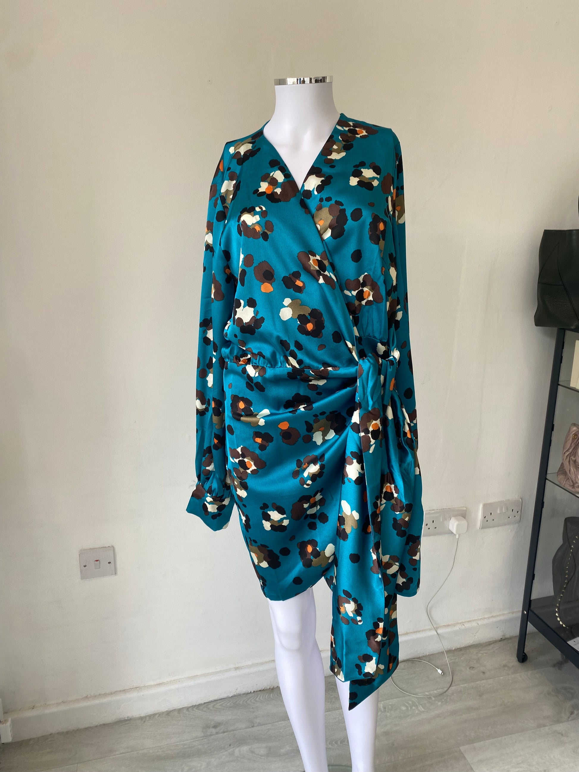 Never Fully Dressed Blue Leopard Print Wrap Dress Size 16 Follow The Clothes Never Fully Dressed Blue Leopard Print Wrap Dress Size 16 Follow The Clothes