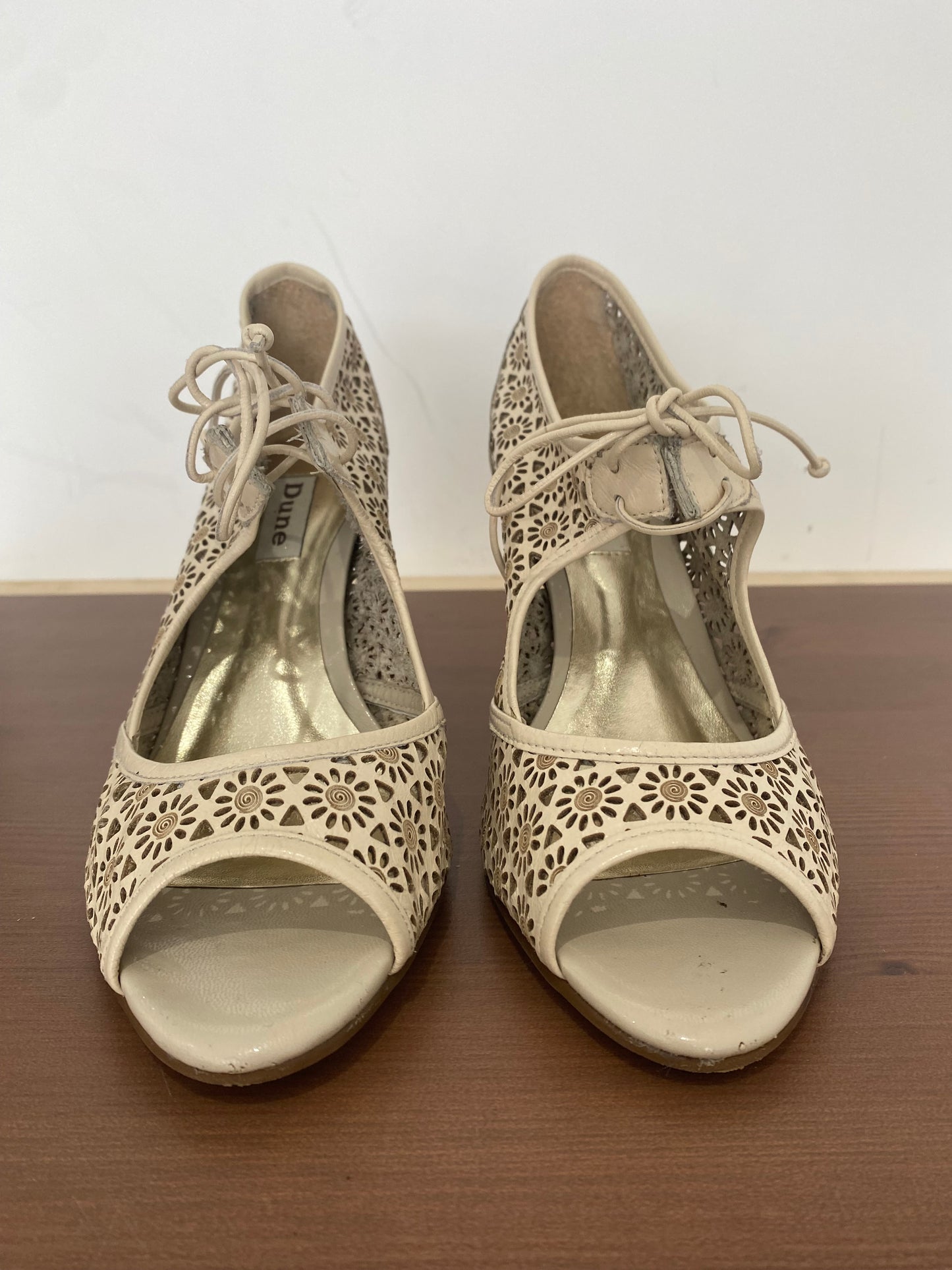 Dune Cream Leather Court Shoes Size 5