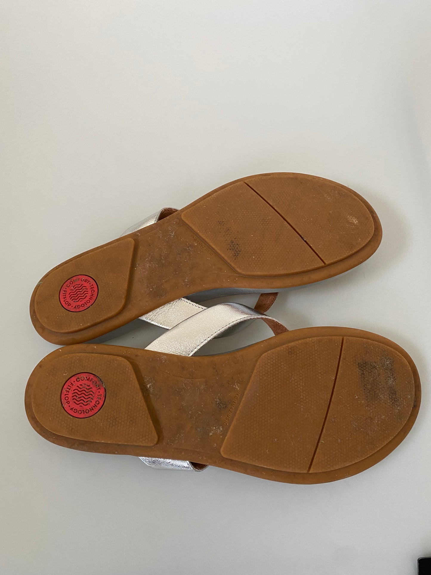 Fitflop silver leather flip flops size 8