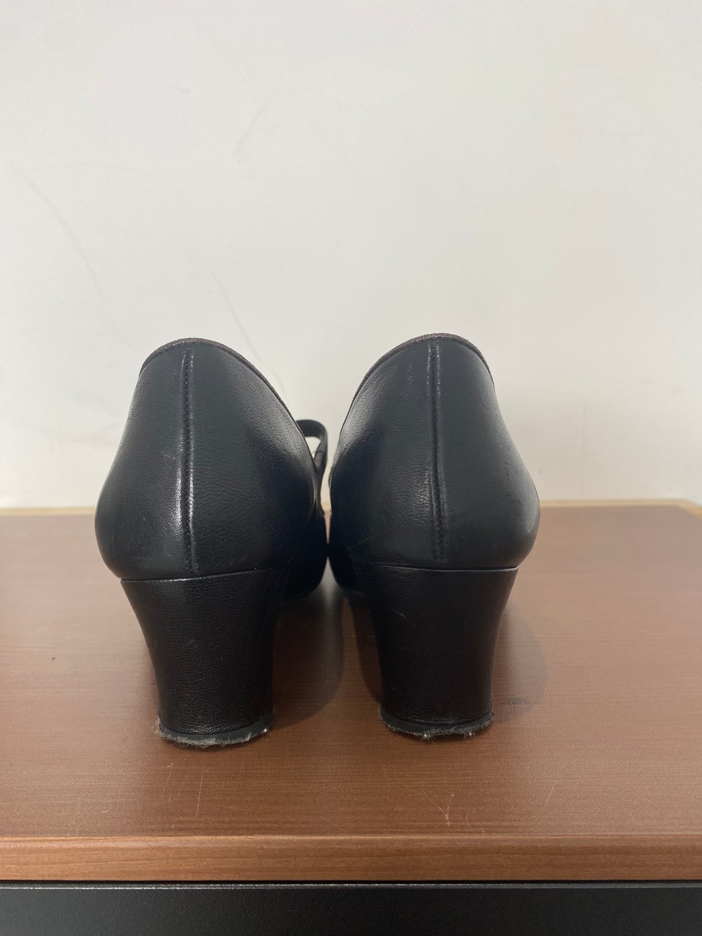 Chie Mihara Leather Ruffle T Bar Mary Jane Heels Size 5