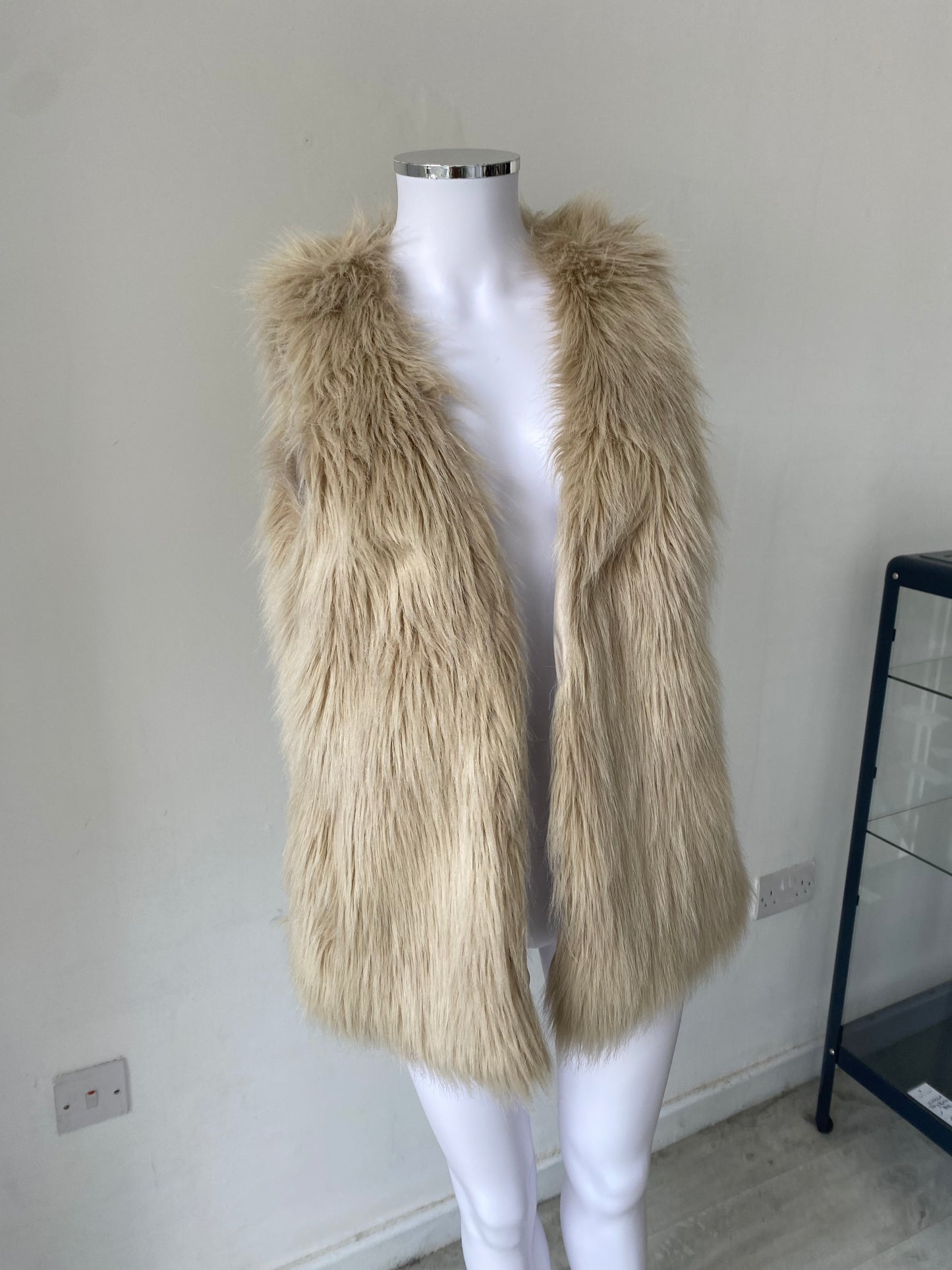 Malvin Women Hamburg Faux Fur Beige Gilet Size Large