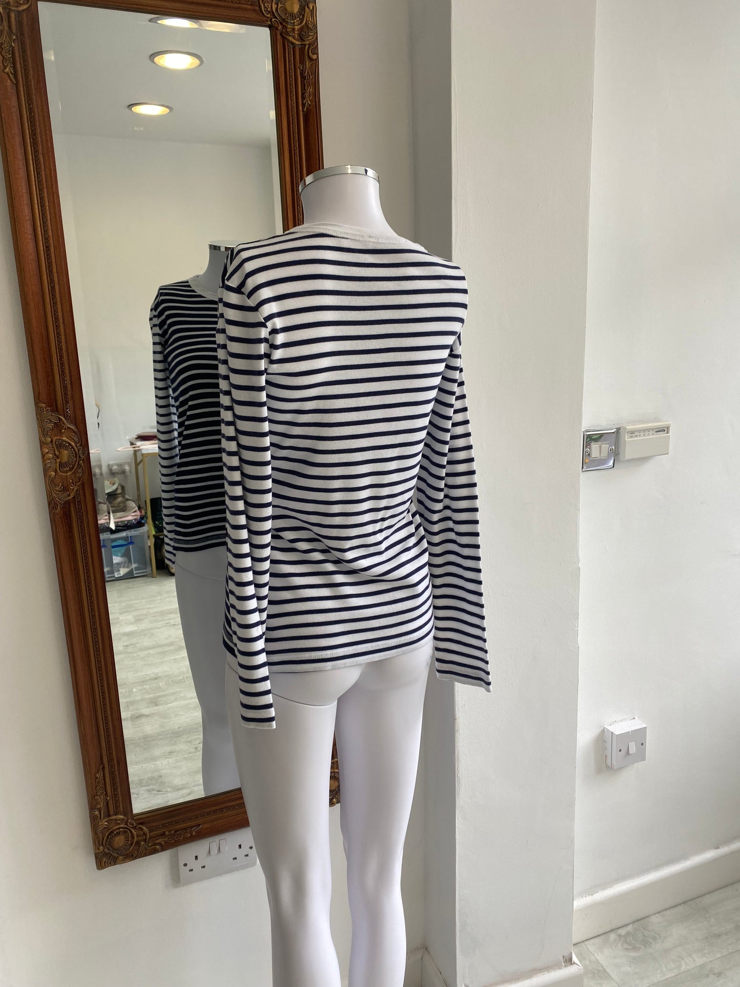Nearby Nrby Dark Blue and White Striped Long Sleeved Top Size Medium 10-12